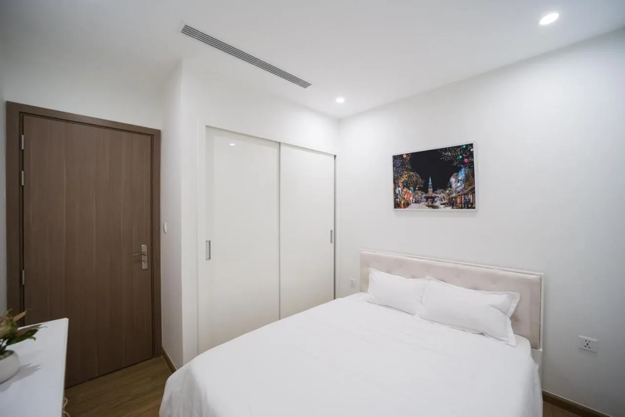 Bed in BOM HOMES- VINHOMES SKYLAKE- SERVICE APARTMENt