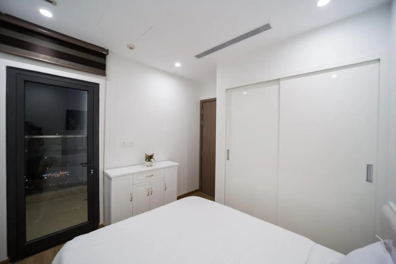 Bed in BOM HOMES- VINHOMES SKYLAKE- SERVICE APARTMENt