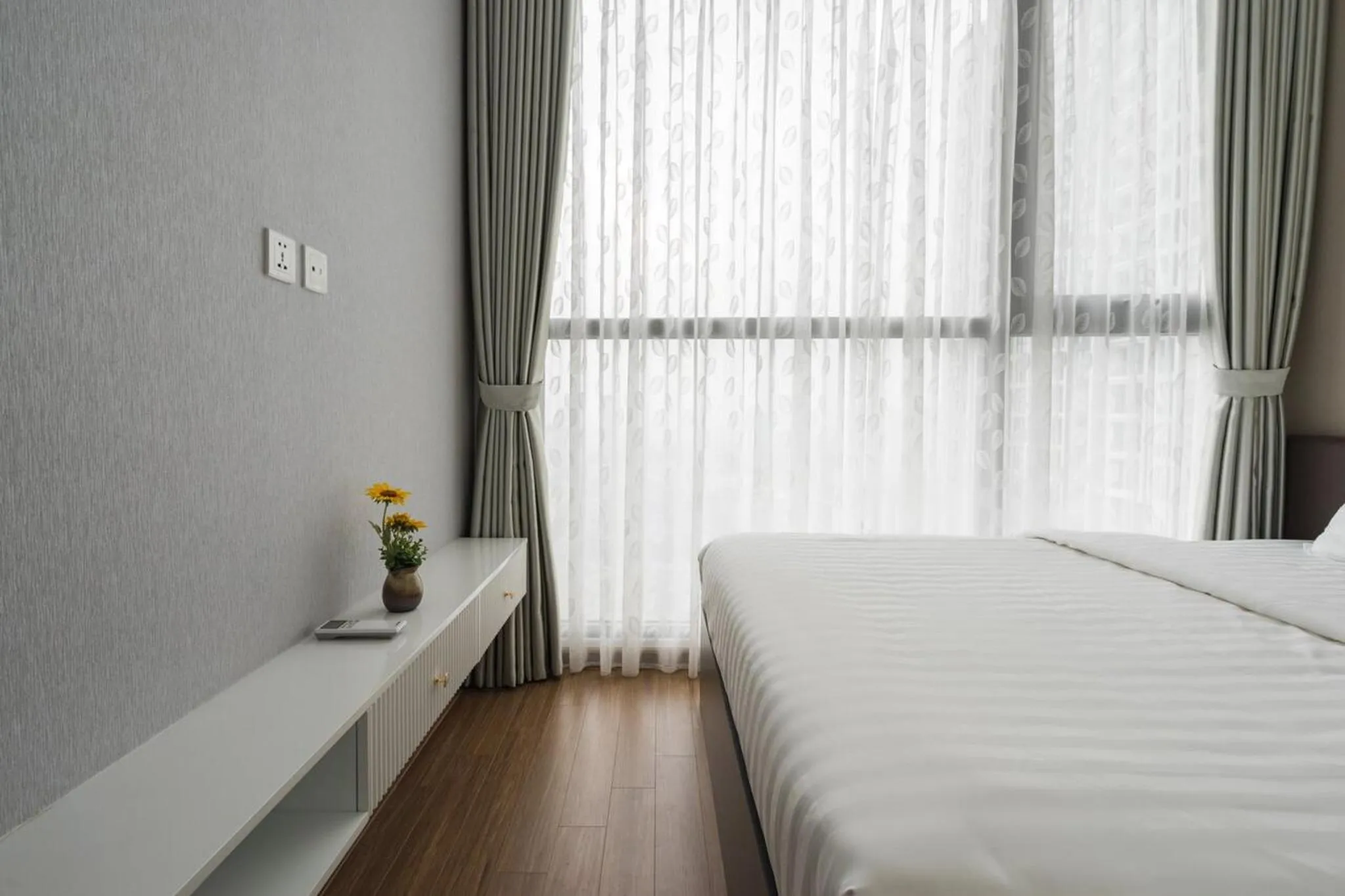 Bed in BOM HOMES- VINHOMES SKYLAKE- SERVICE APARTMENt