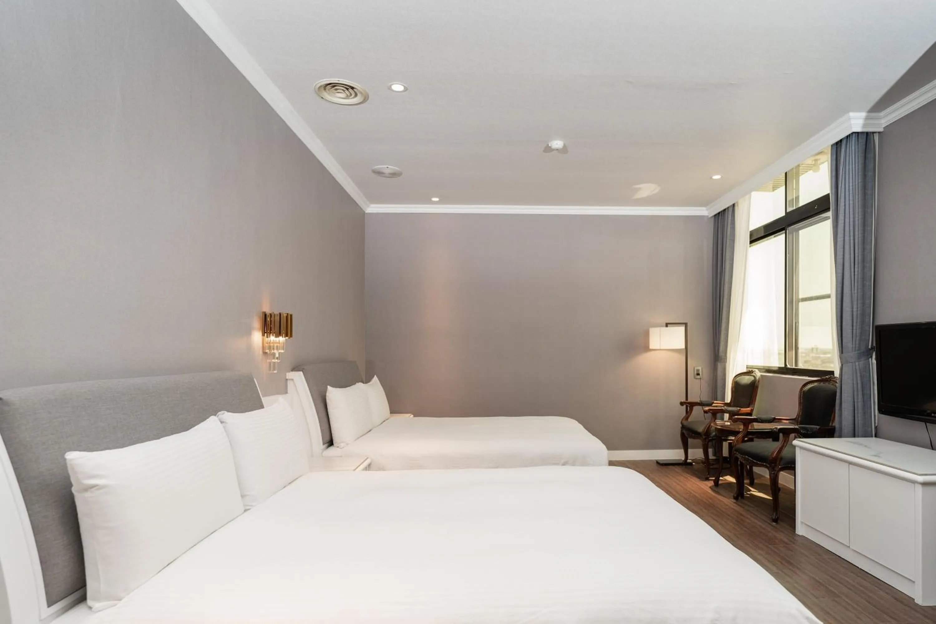 Photo of the whole room, Bed in Fu Hsiang Hotel