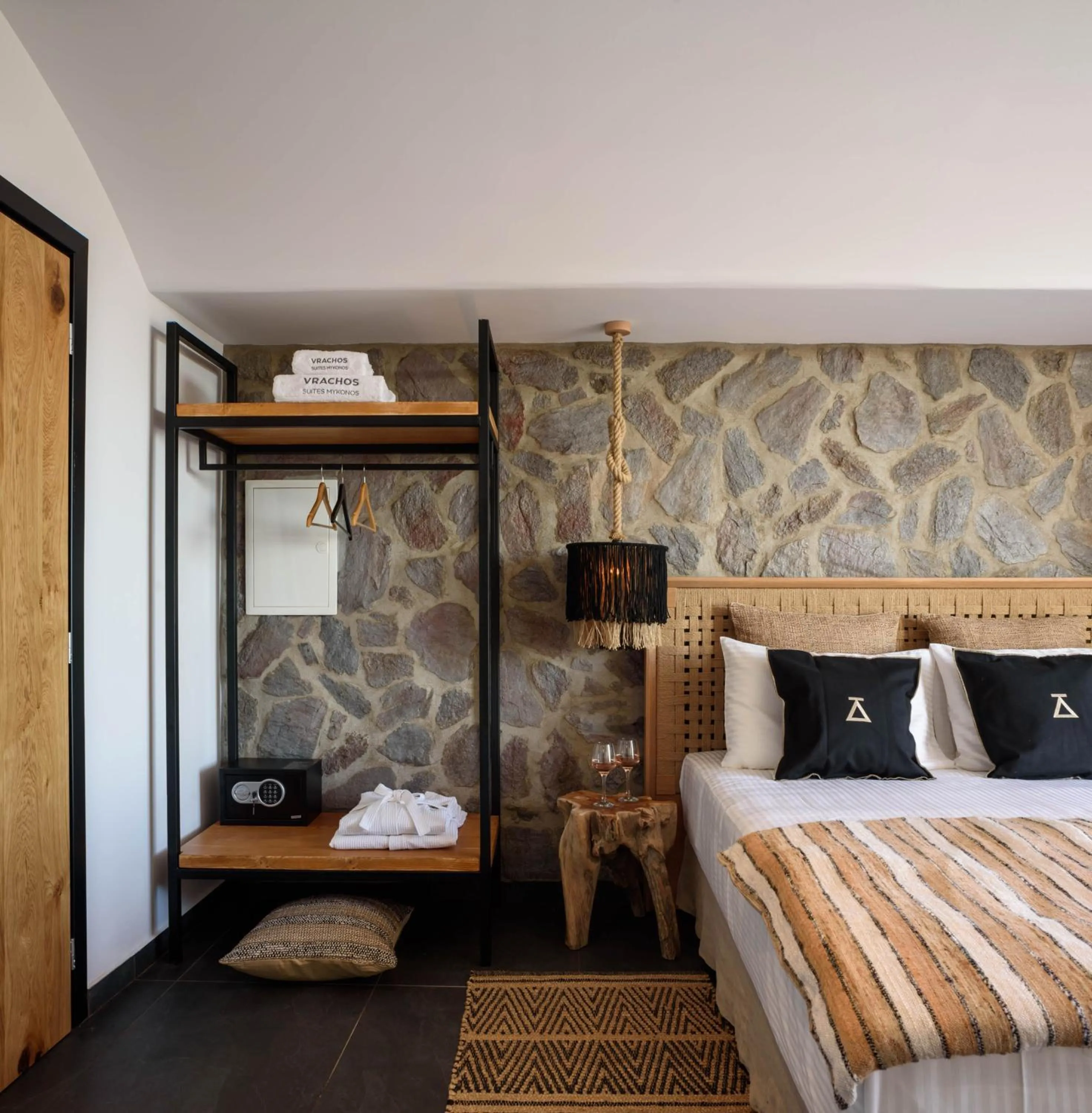 Bed in Vrachos Suites Mykonos