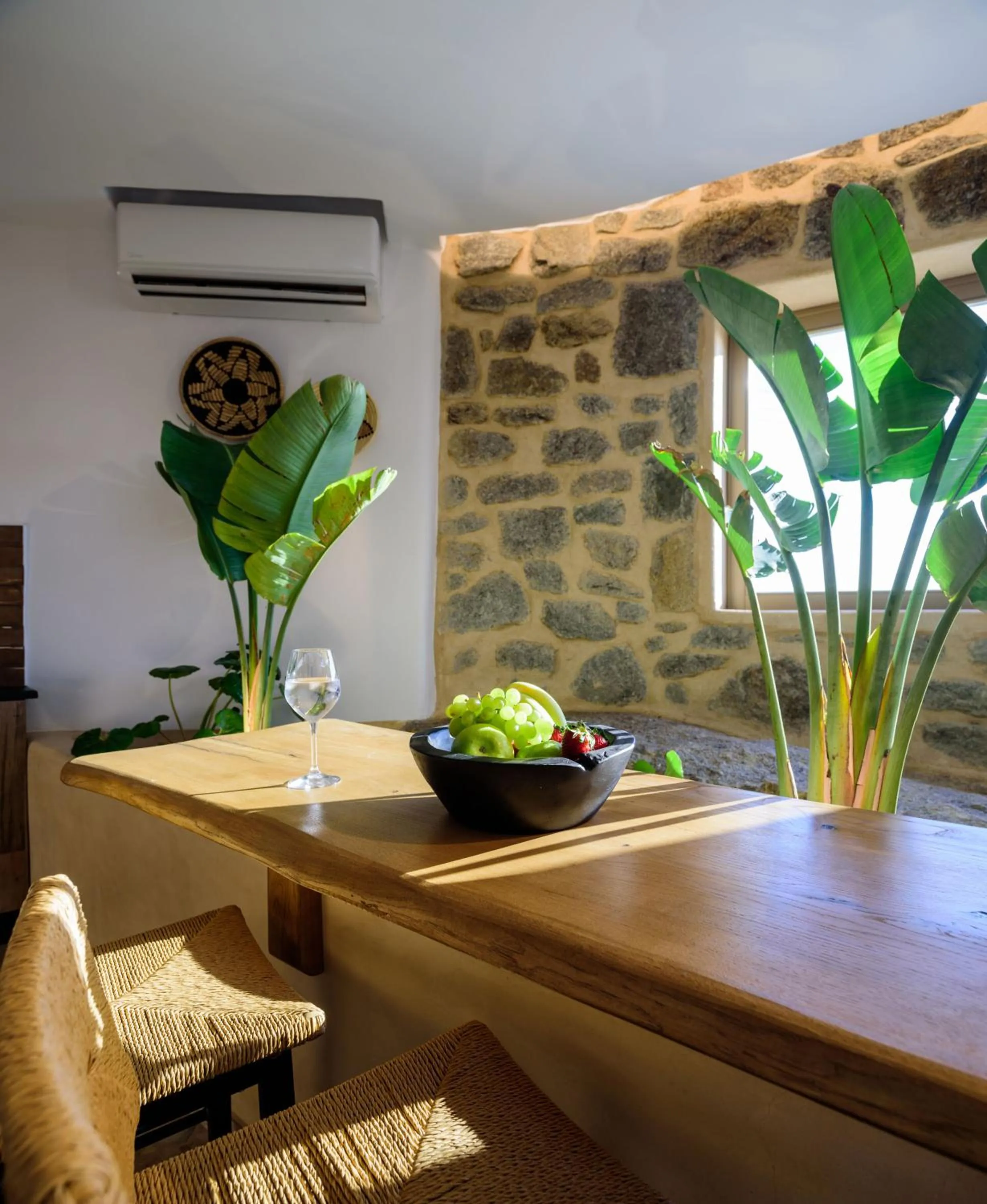 Dining area in Vrachos Suites Mykonos