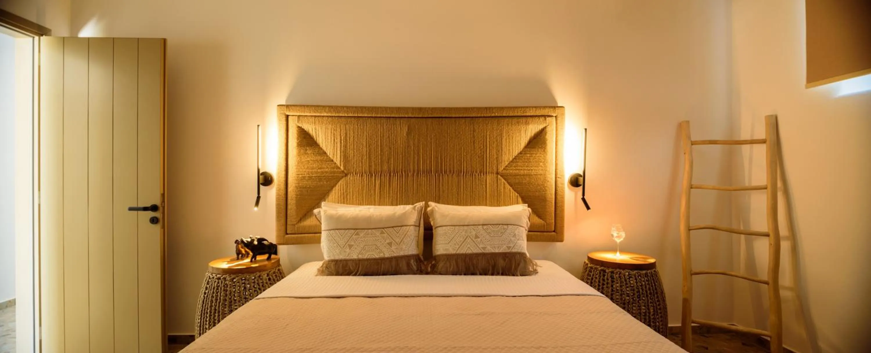 Bedroom, Bed in Vrachos Suites Mykonos