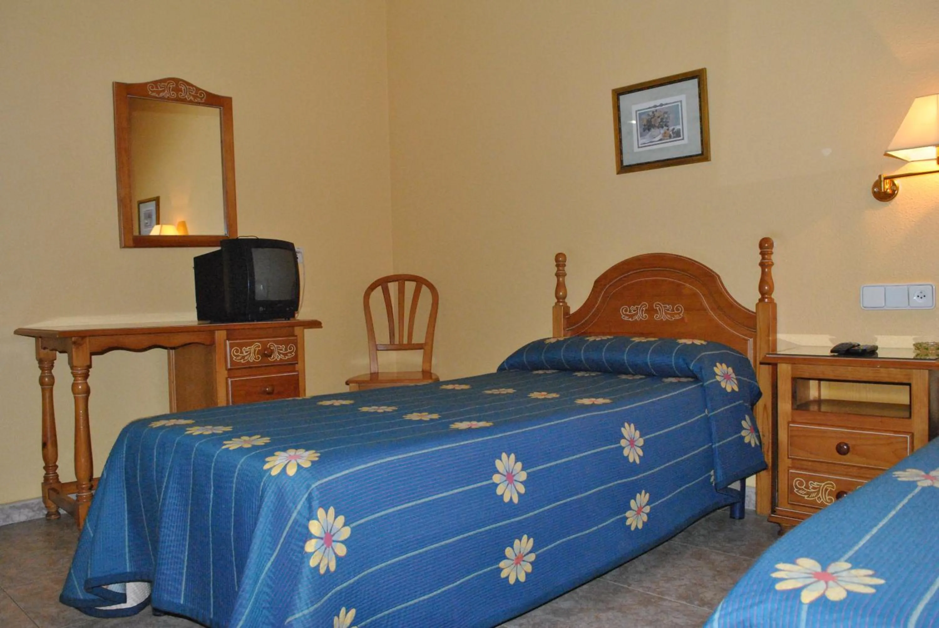 Bedroom, Bed in Hostal Rey Teodomiro