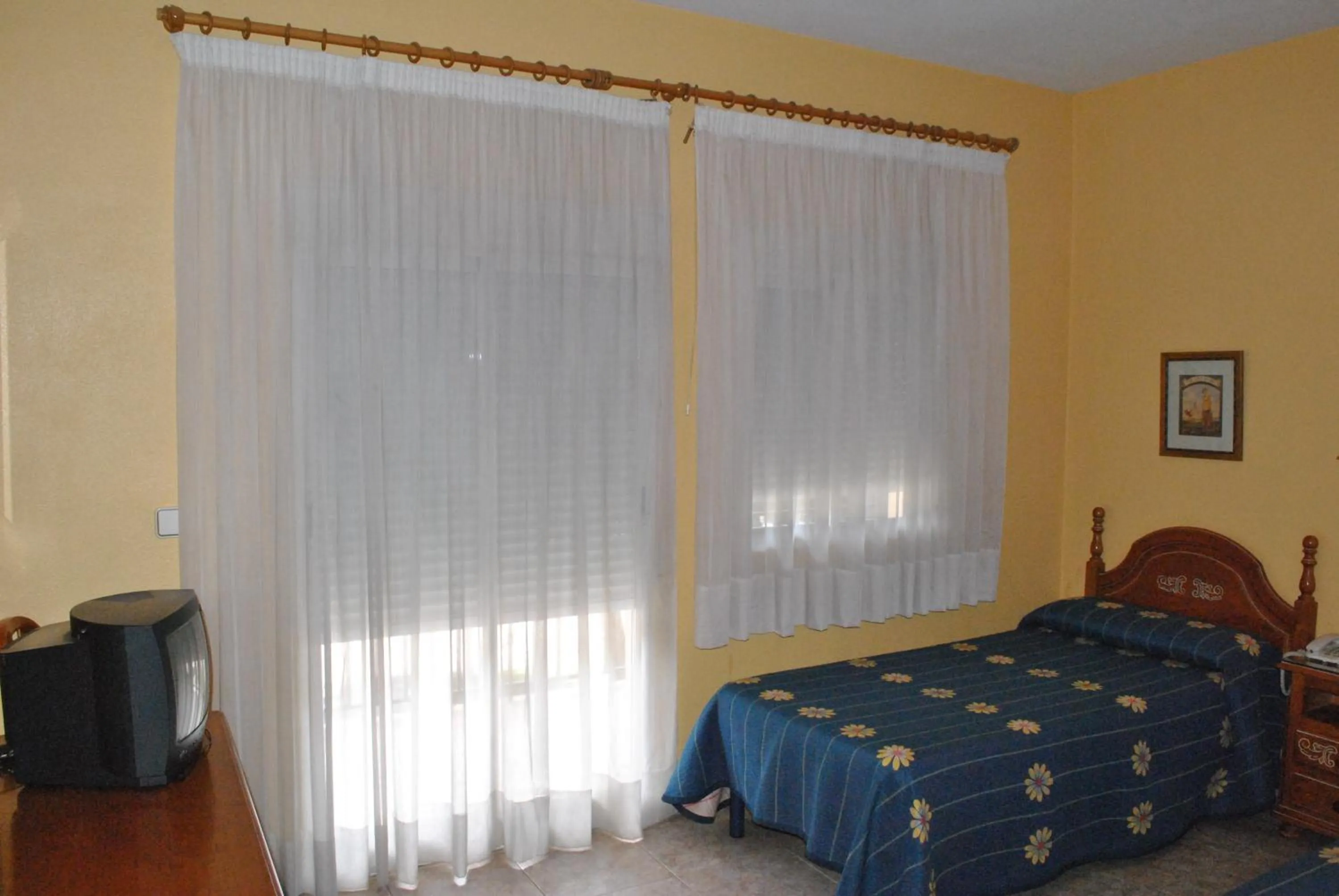 Bedroom, Bed in Hostal Rey Teodomiro