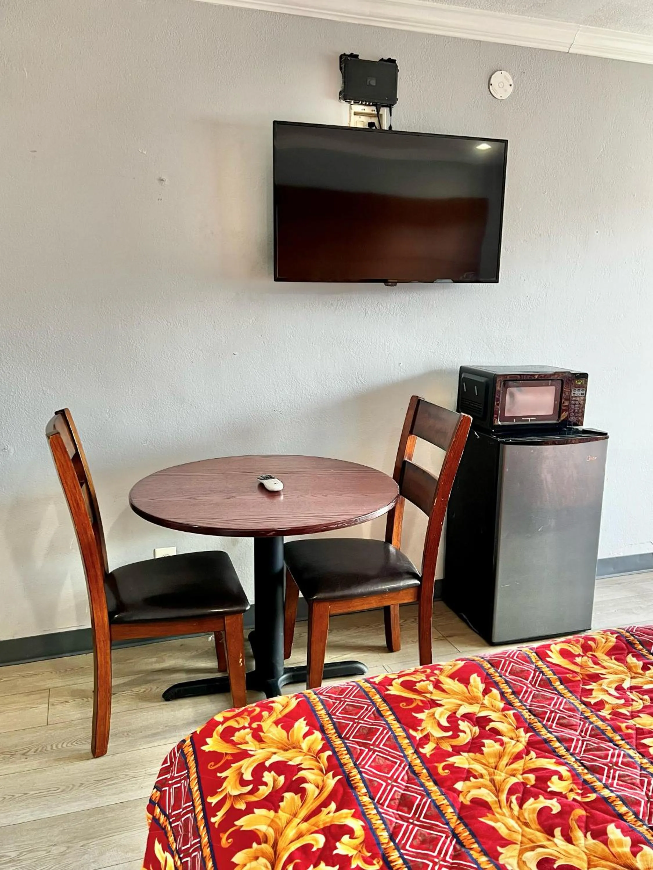 furniture in Aqua Inn Motel