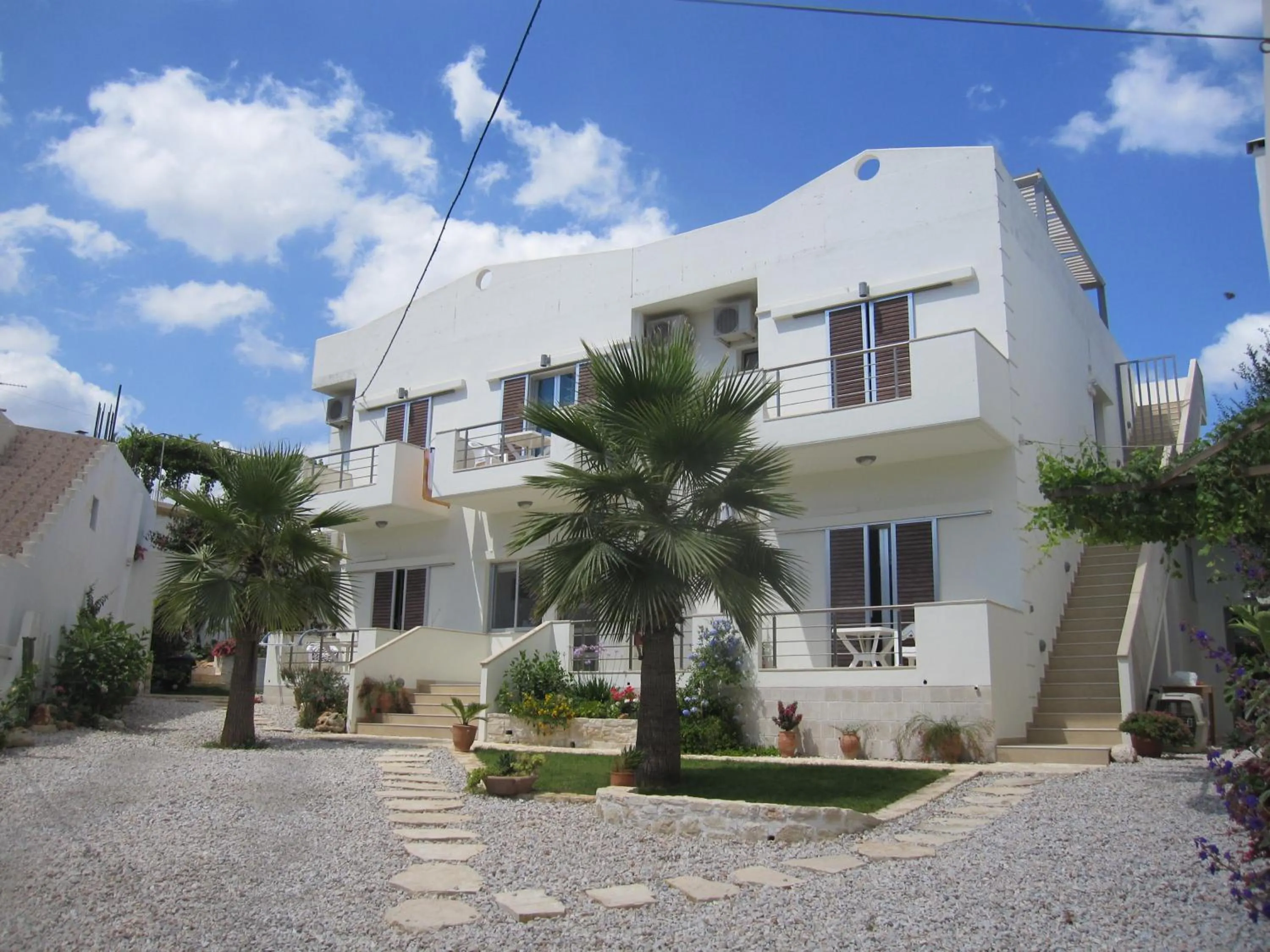 Facade/entrance in Lion-Suites
