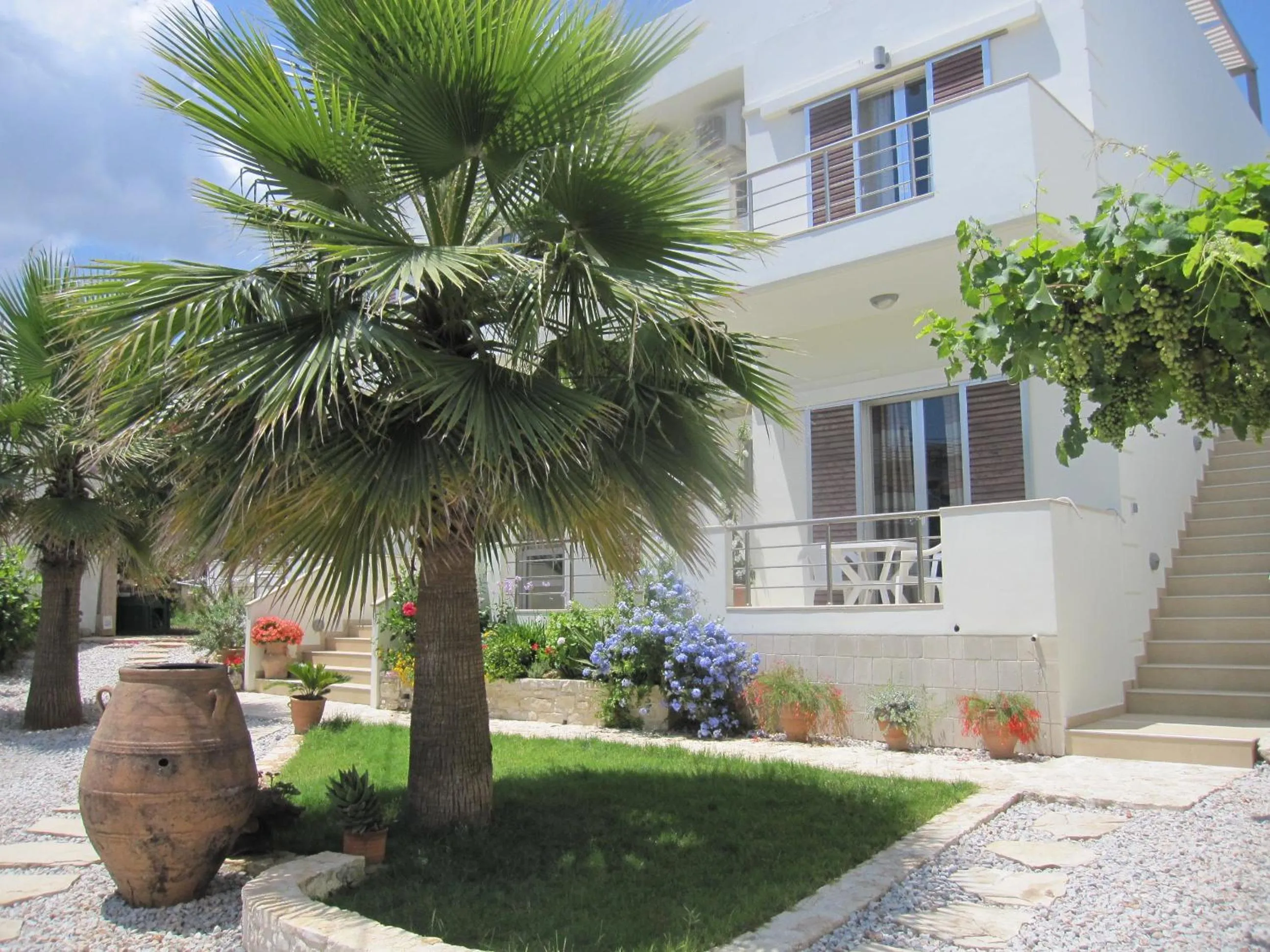 Facade/entrance in Lion-Suites