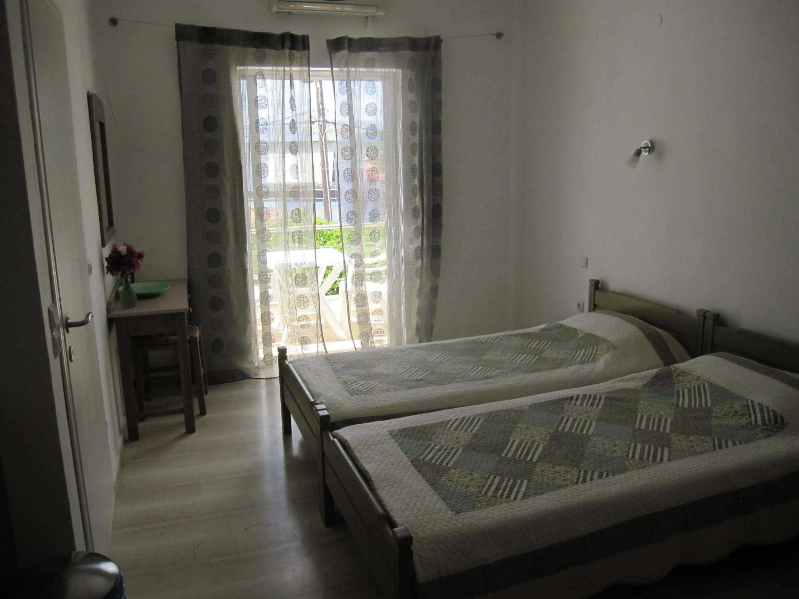 Photo of the whole room, Bed in Lion-Suites