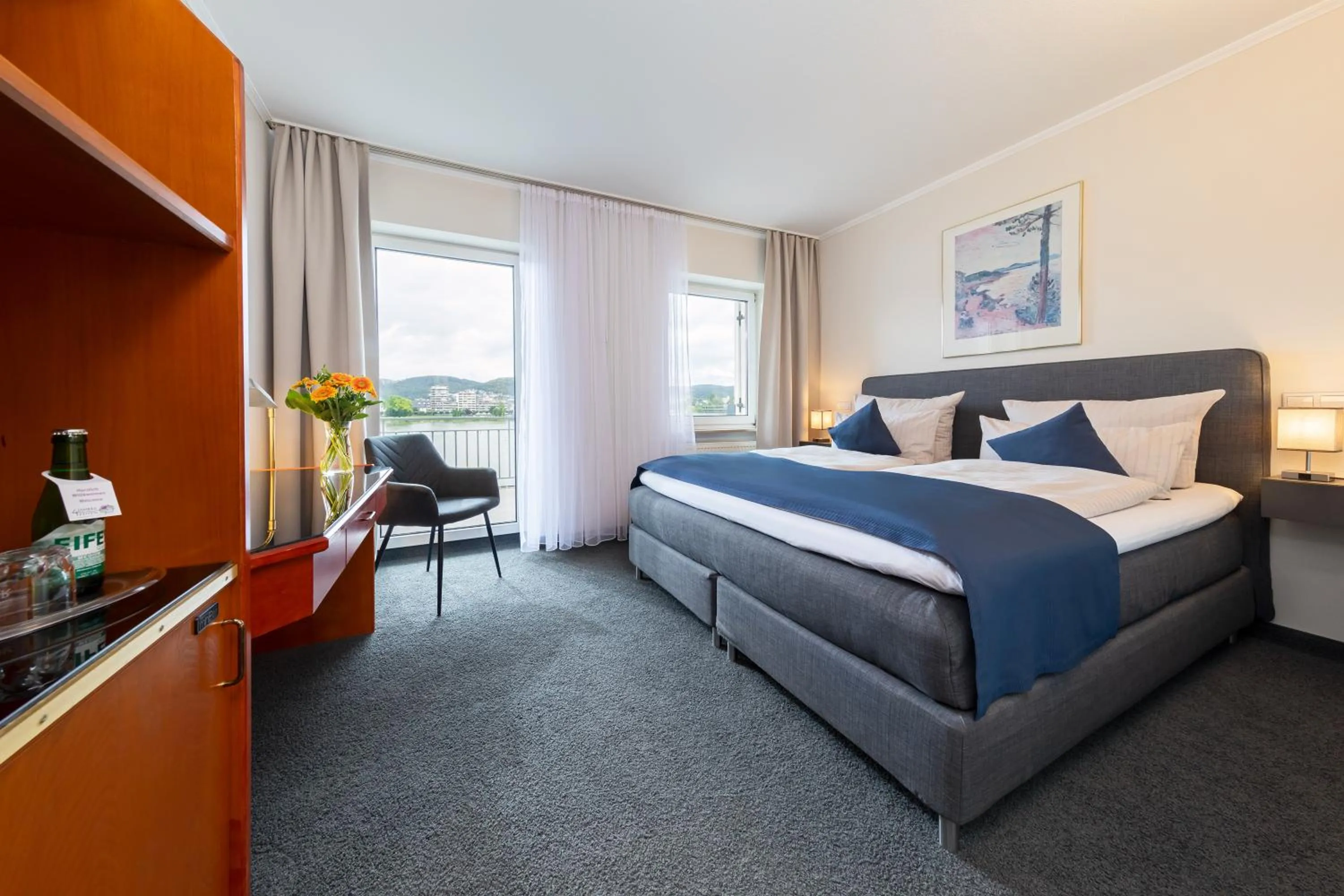 Bed in Rheinhotel Vier Jahreszeiten Bad Breisig