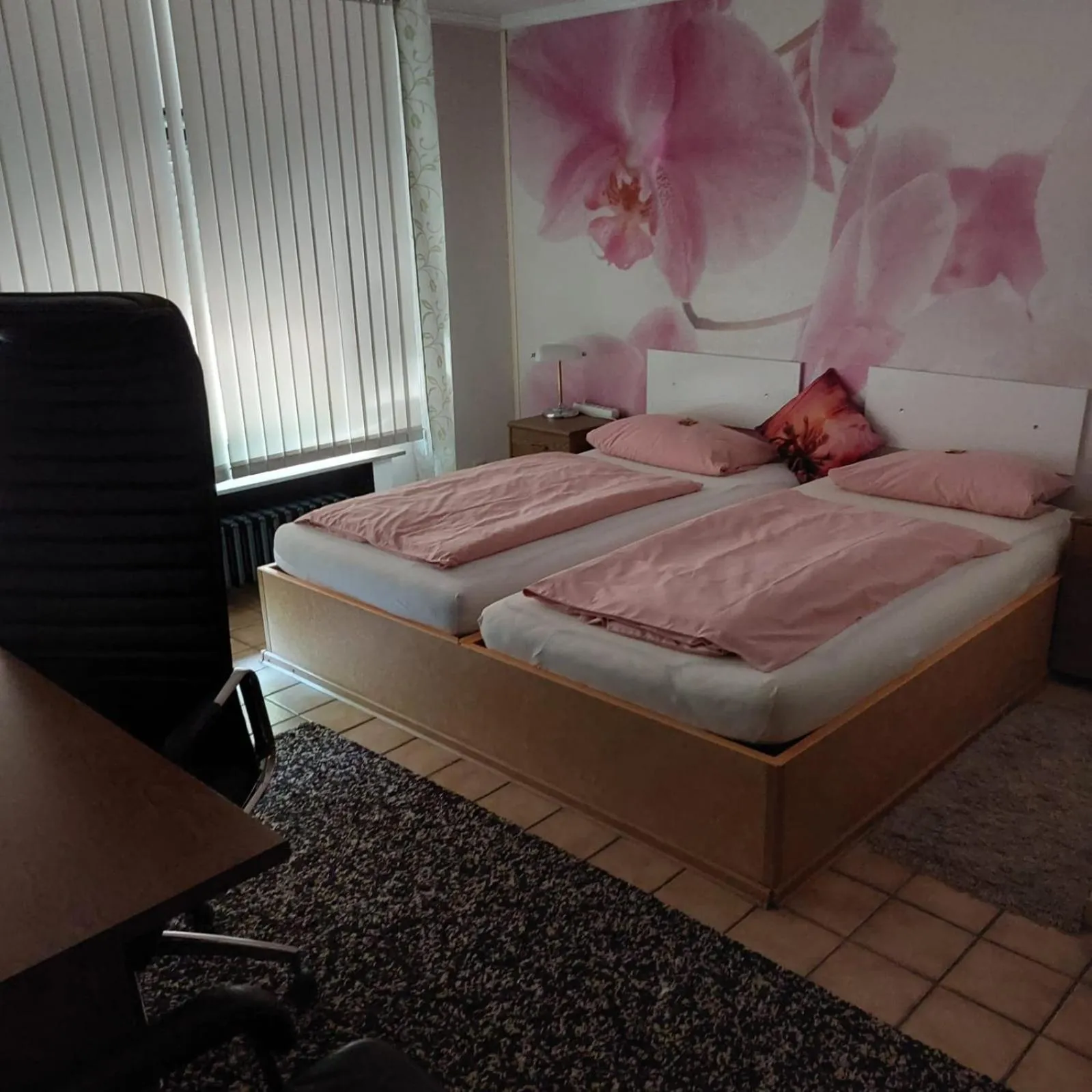 Bed in Am Hallenbad Hotel garni