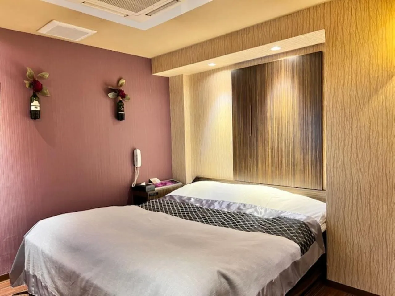 Bed in Hotel Opus -Adult only-