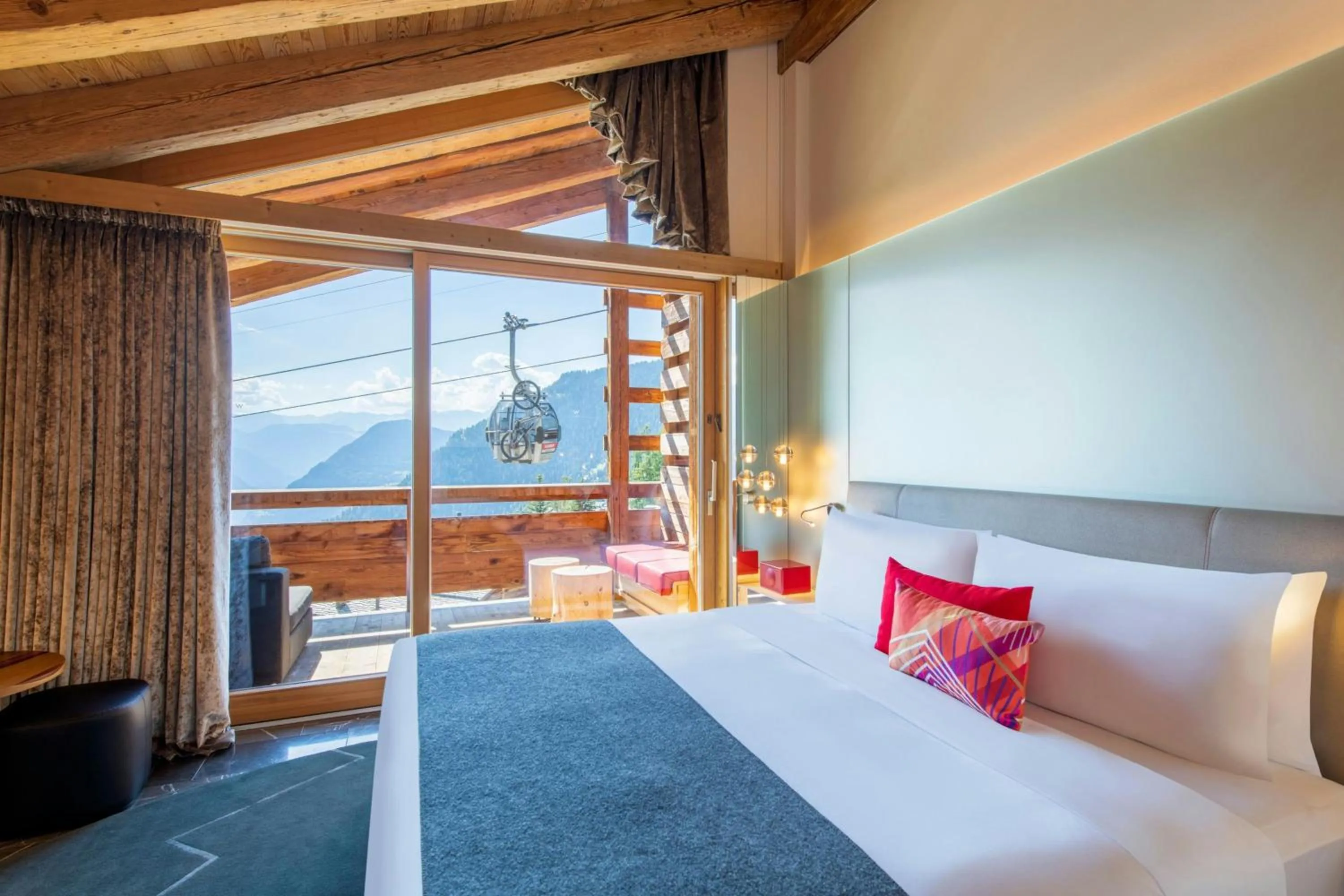 Photo of the whole room, Bed in W Verbier