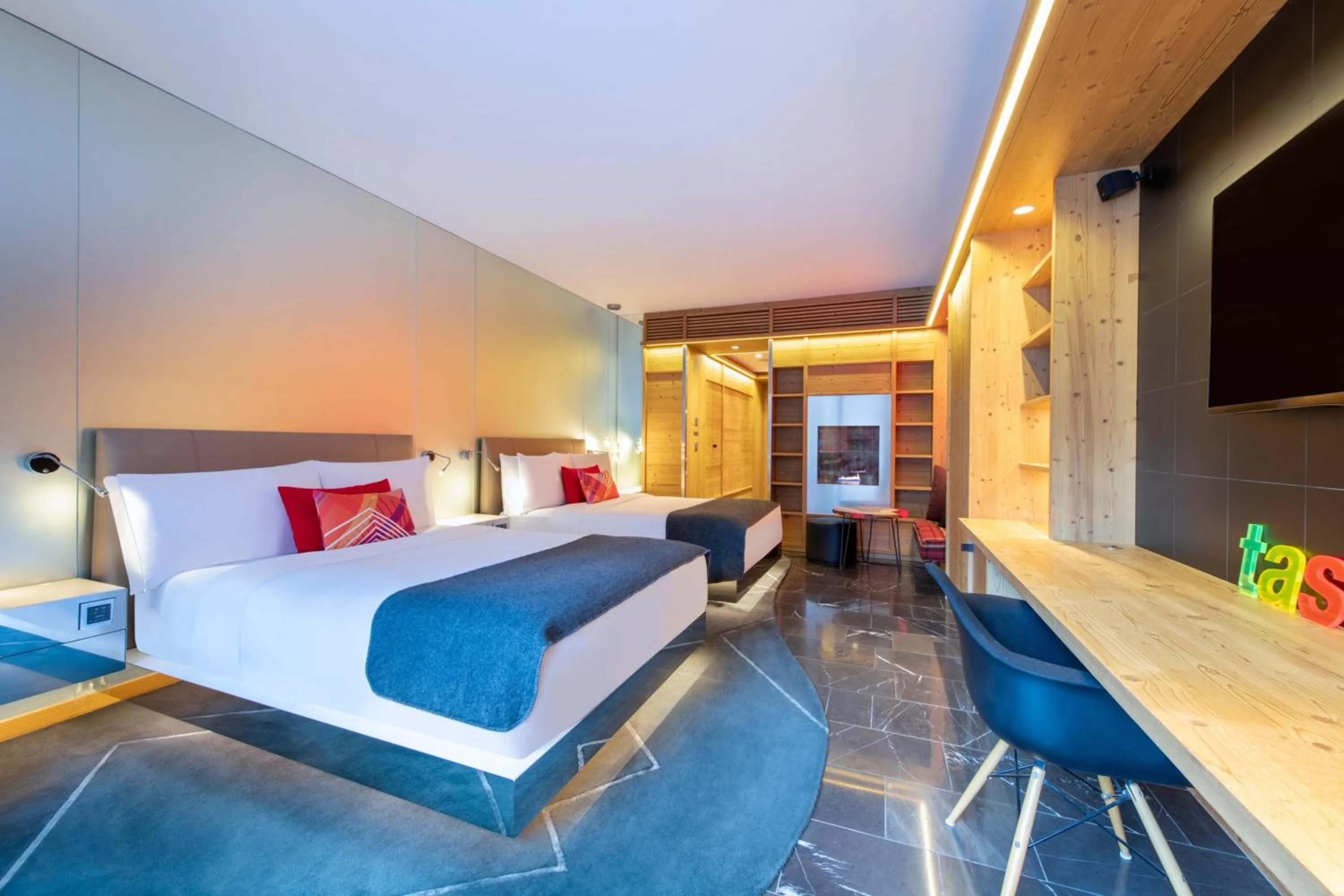 Photo of the whole room, Bed in W Verbier