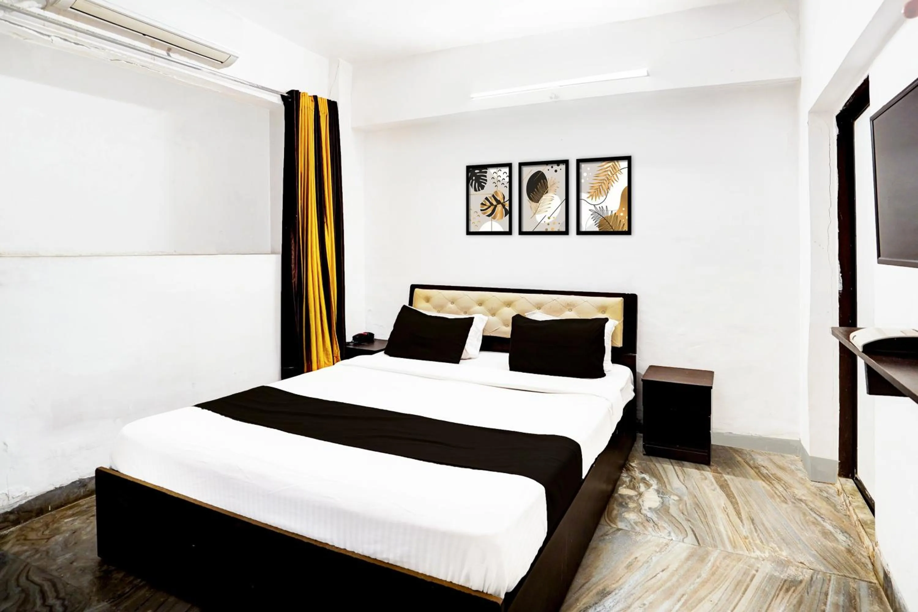 Bedroom, Bed in Hotel O Deluxe United Corporate Home