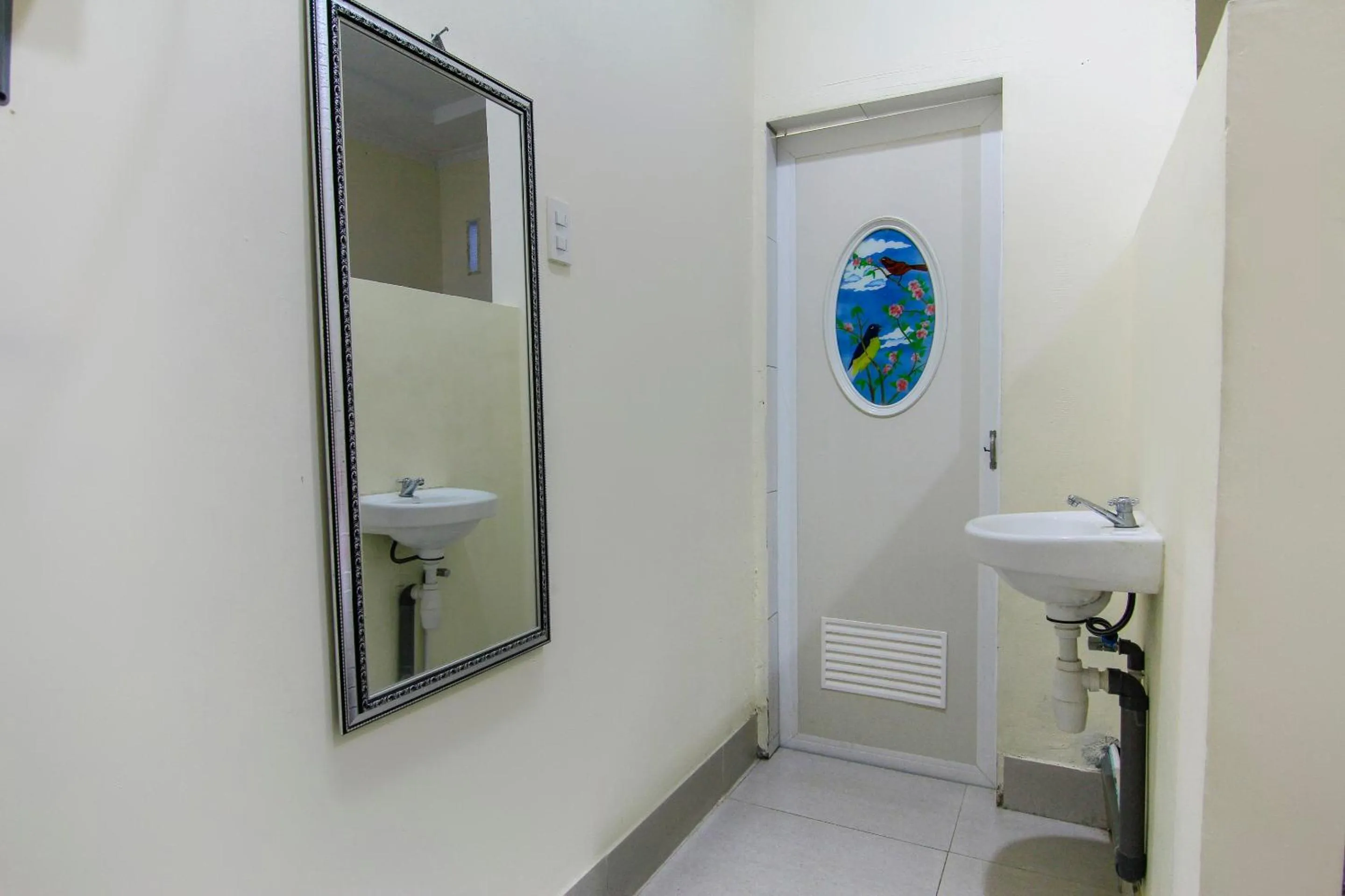 Bathroom in Hotel O Ratu Residence