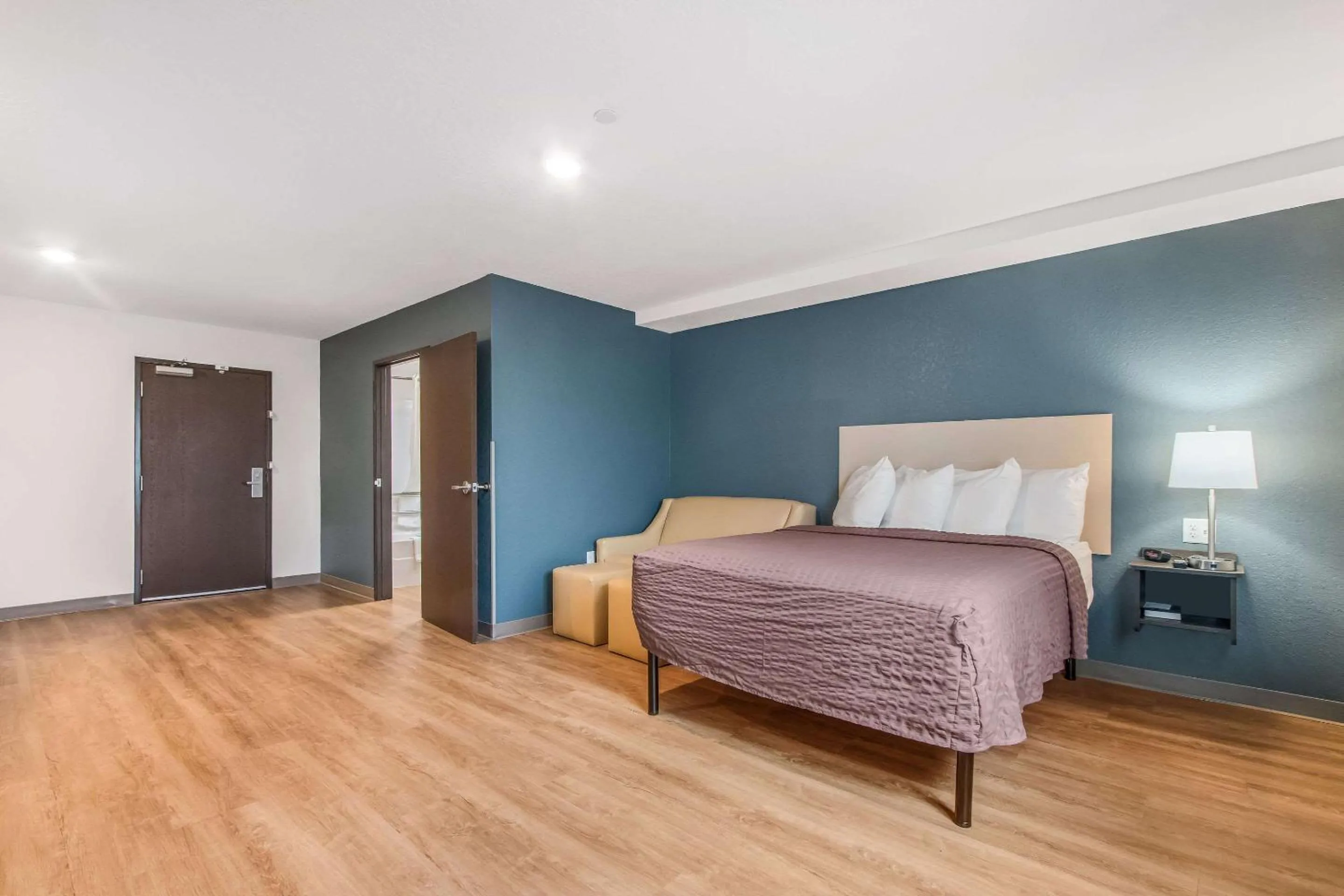 Photo of the whole room, Bed in WoodSpring Suites Doral Miami Airport