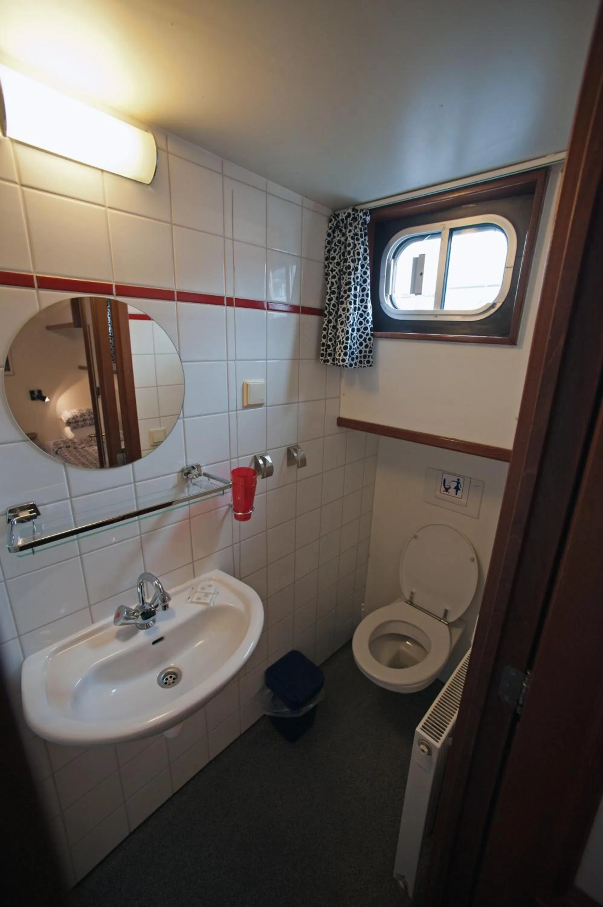 Toilet in Hotelboot Sarah