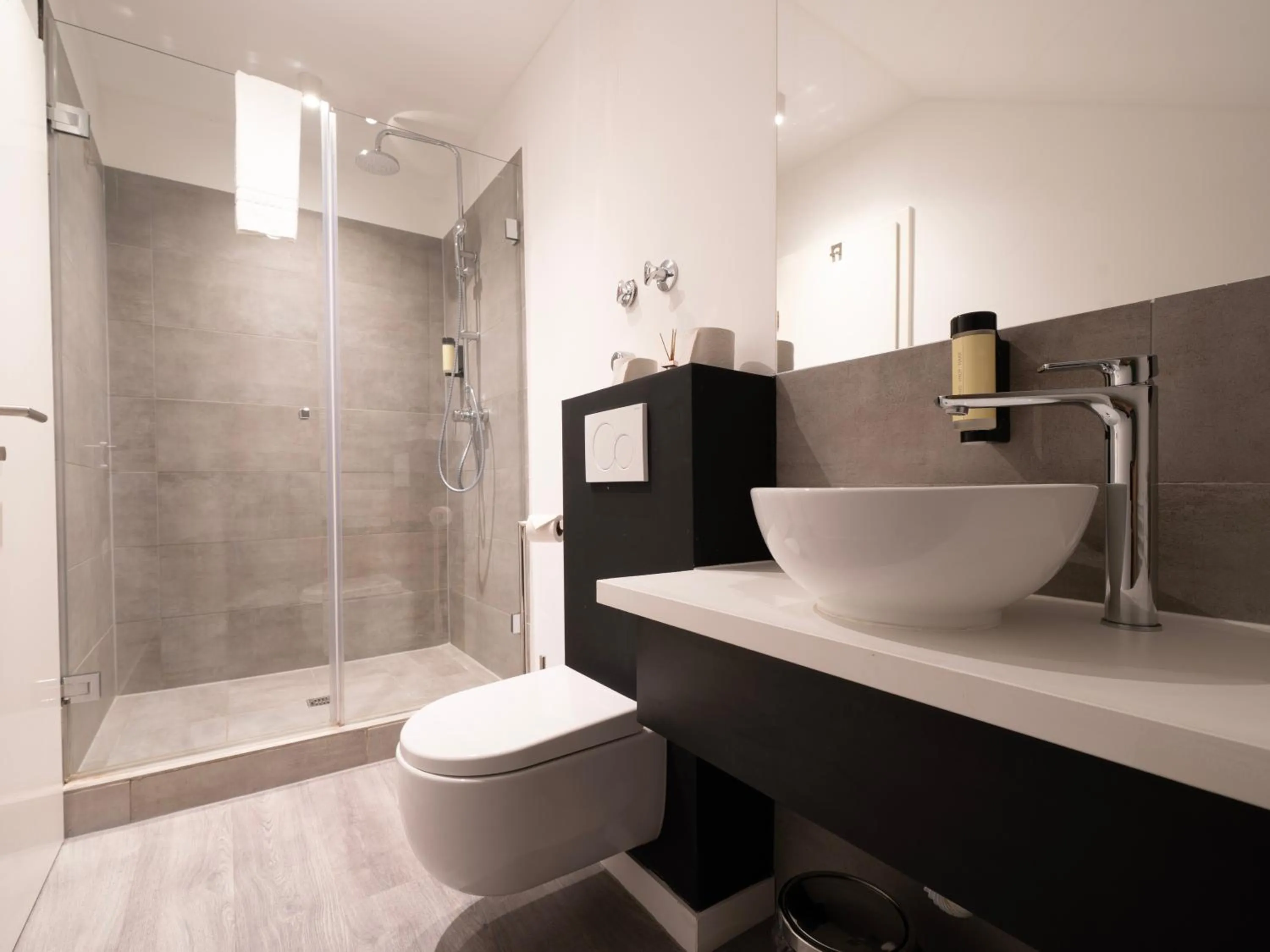 Shower in JustStay Ratingen Hotel & Apartments