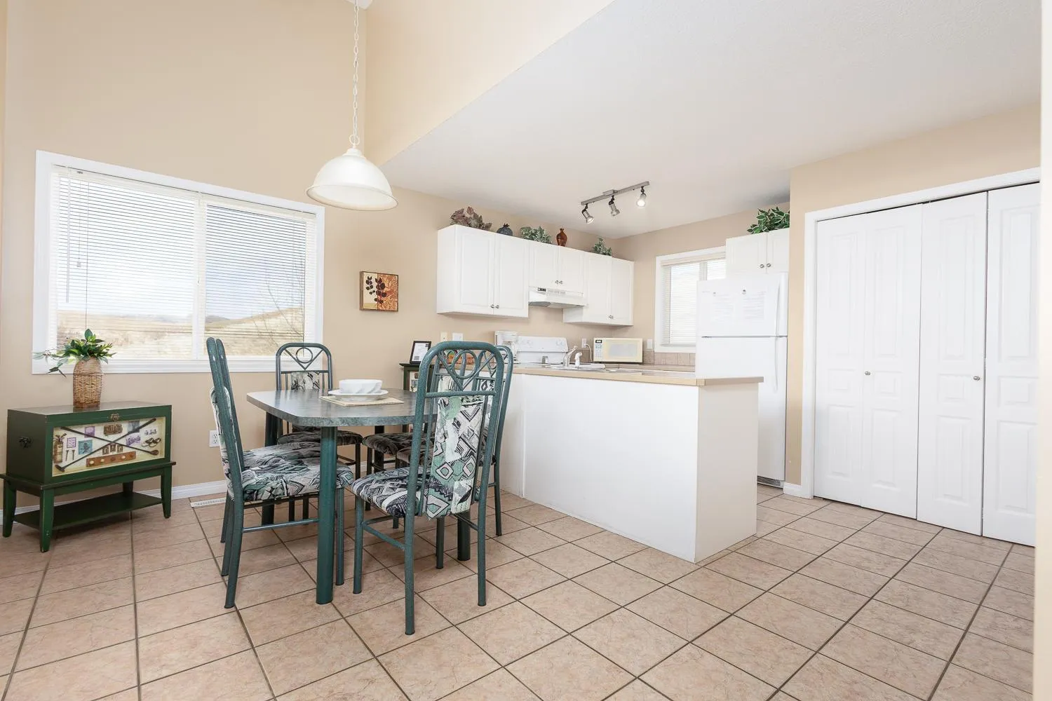 Property building in Paradise Canyon Golf Resort - Luxury Condo U407