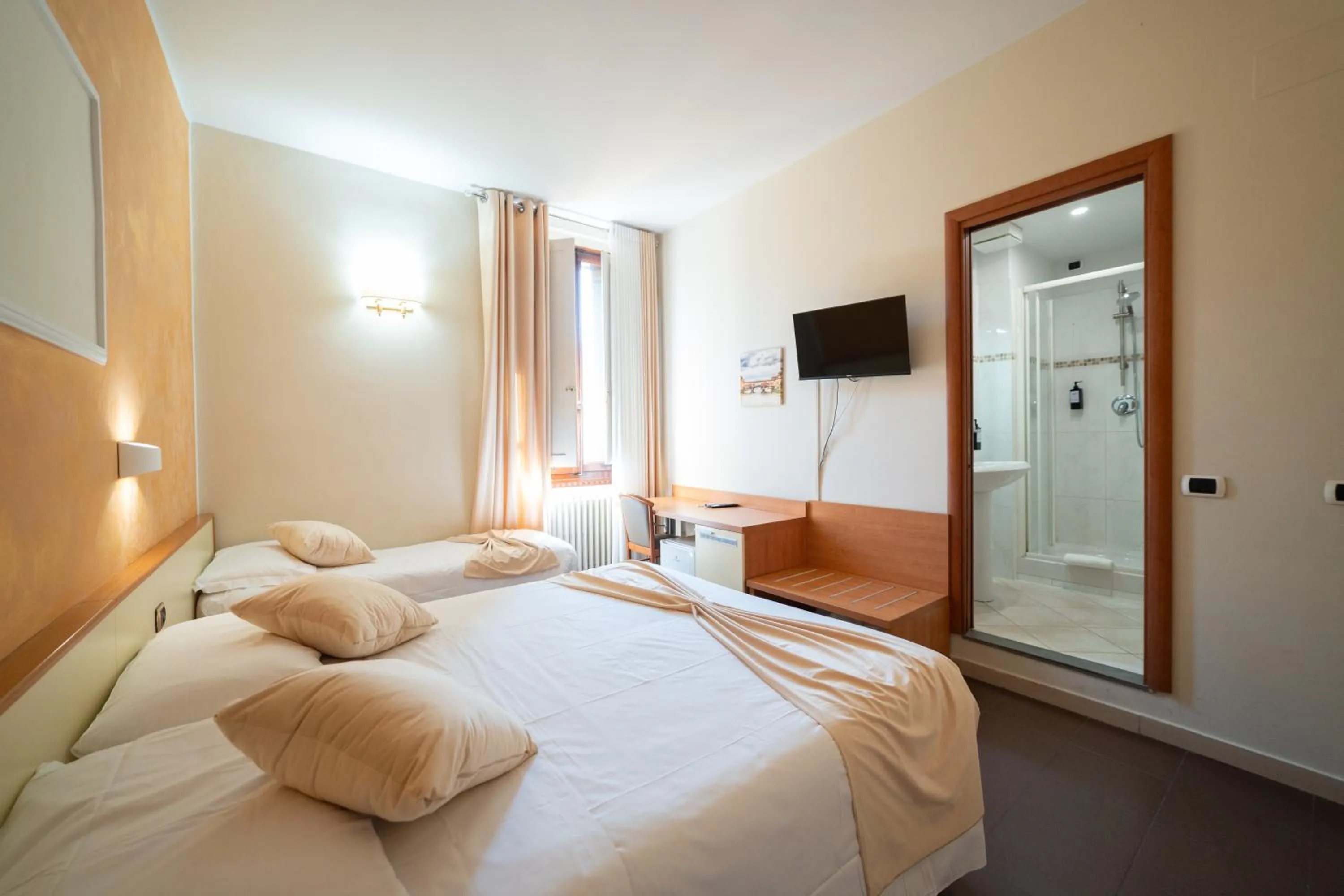 Bedroom, Bed in Hotel Angelica Firenze