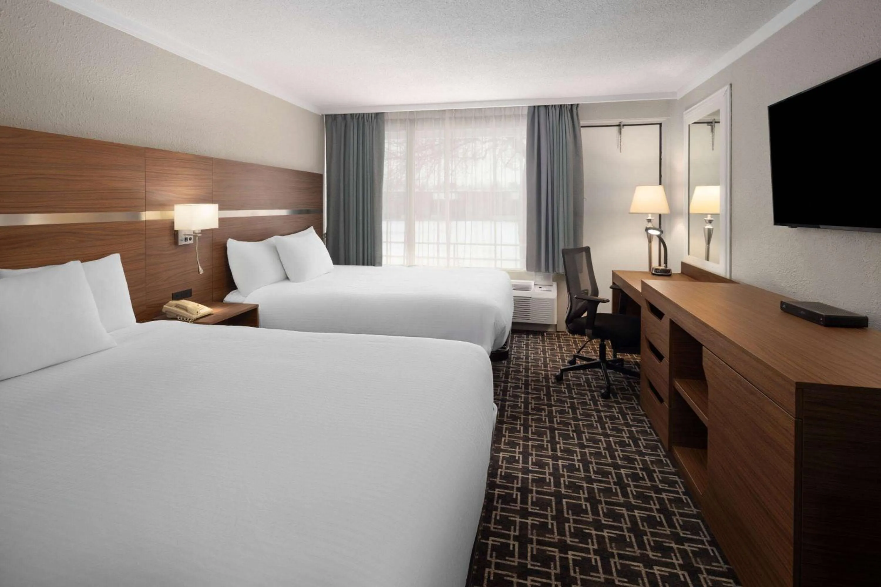 Photo of the whole room, Bed in Baymont by Wyndham Edson