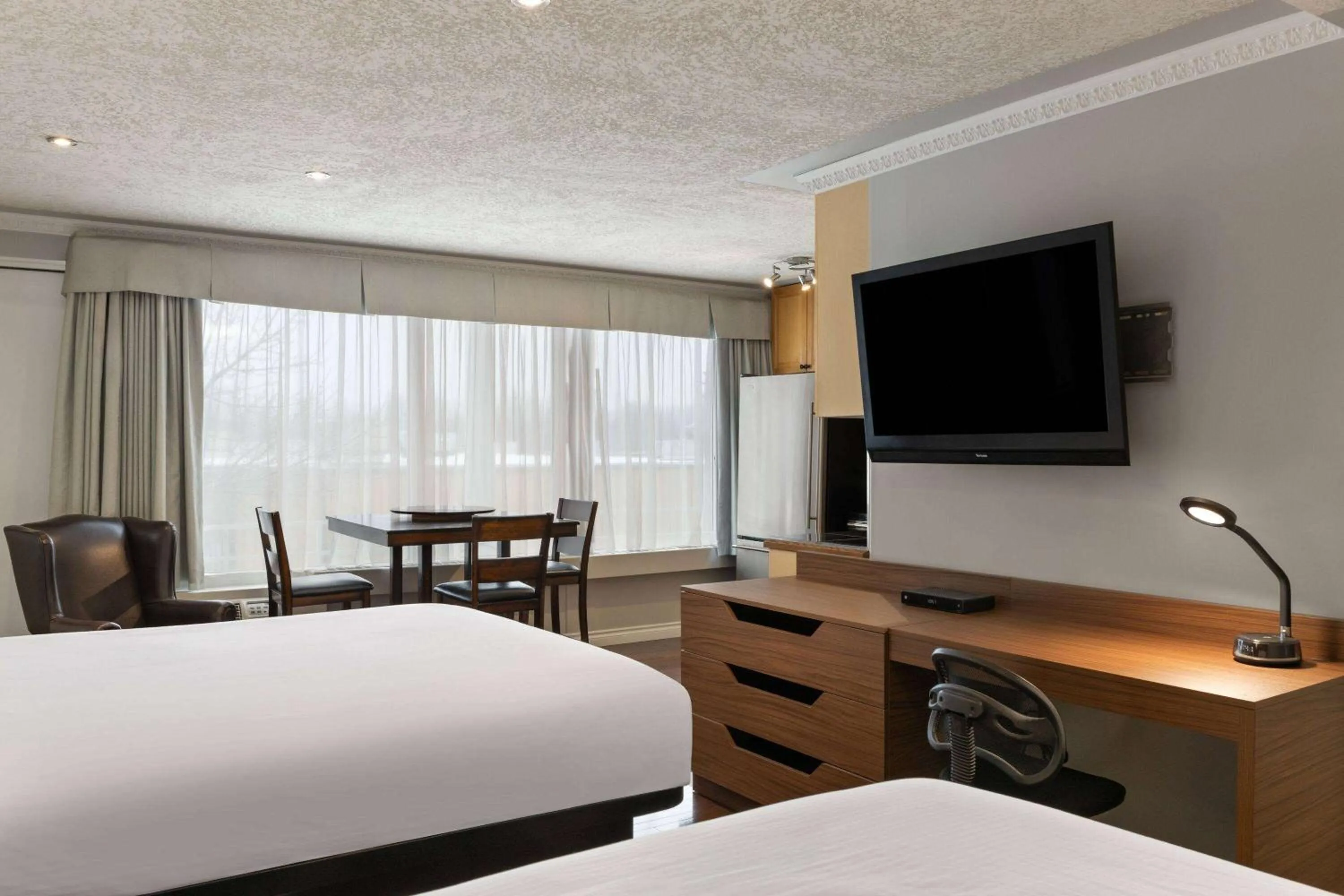 Photo of the whole room, Bed in Baymont by Wyndham Edson