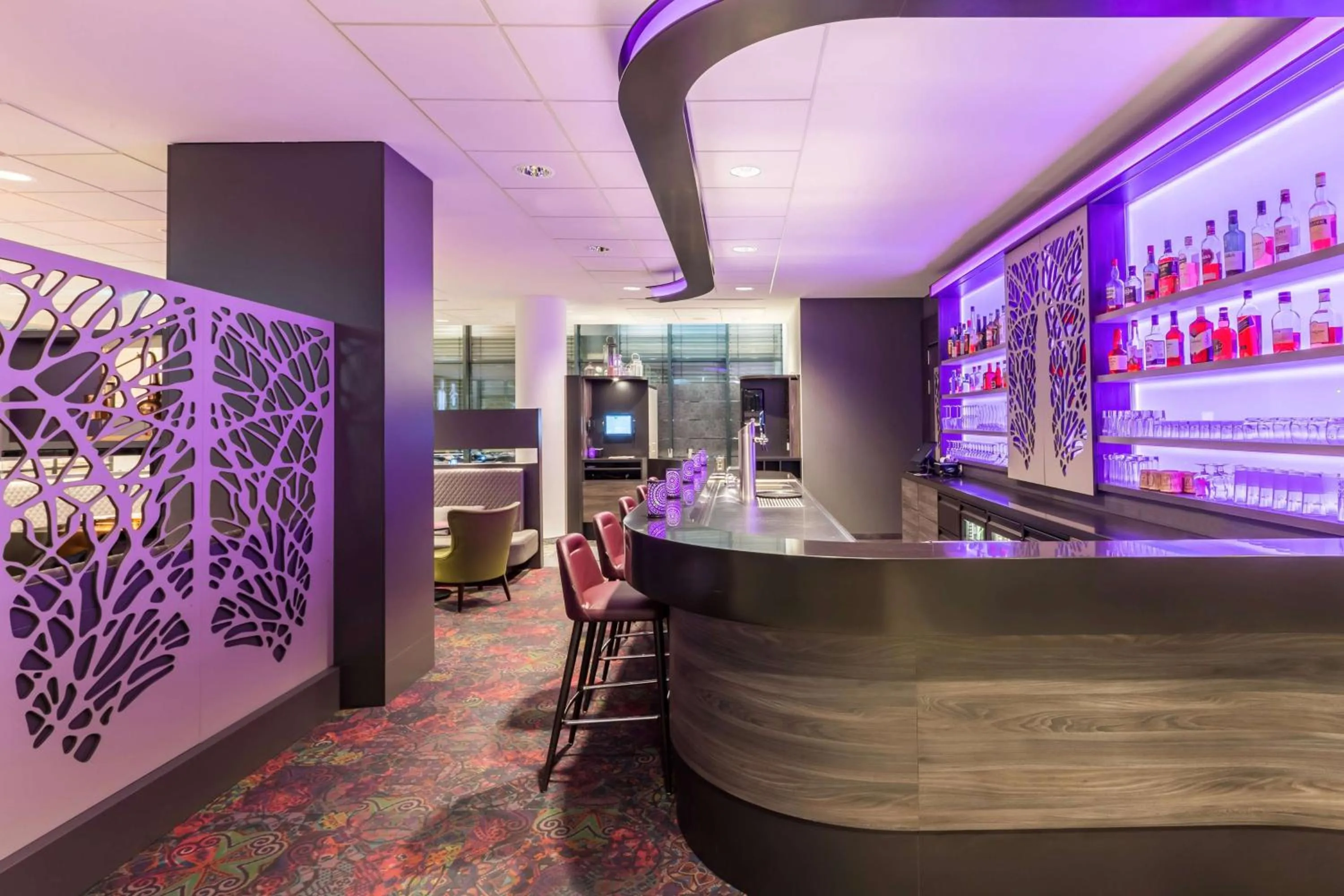 Lounge or bar in Park Inn by Radisson Köln City West