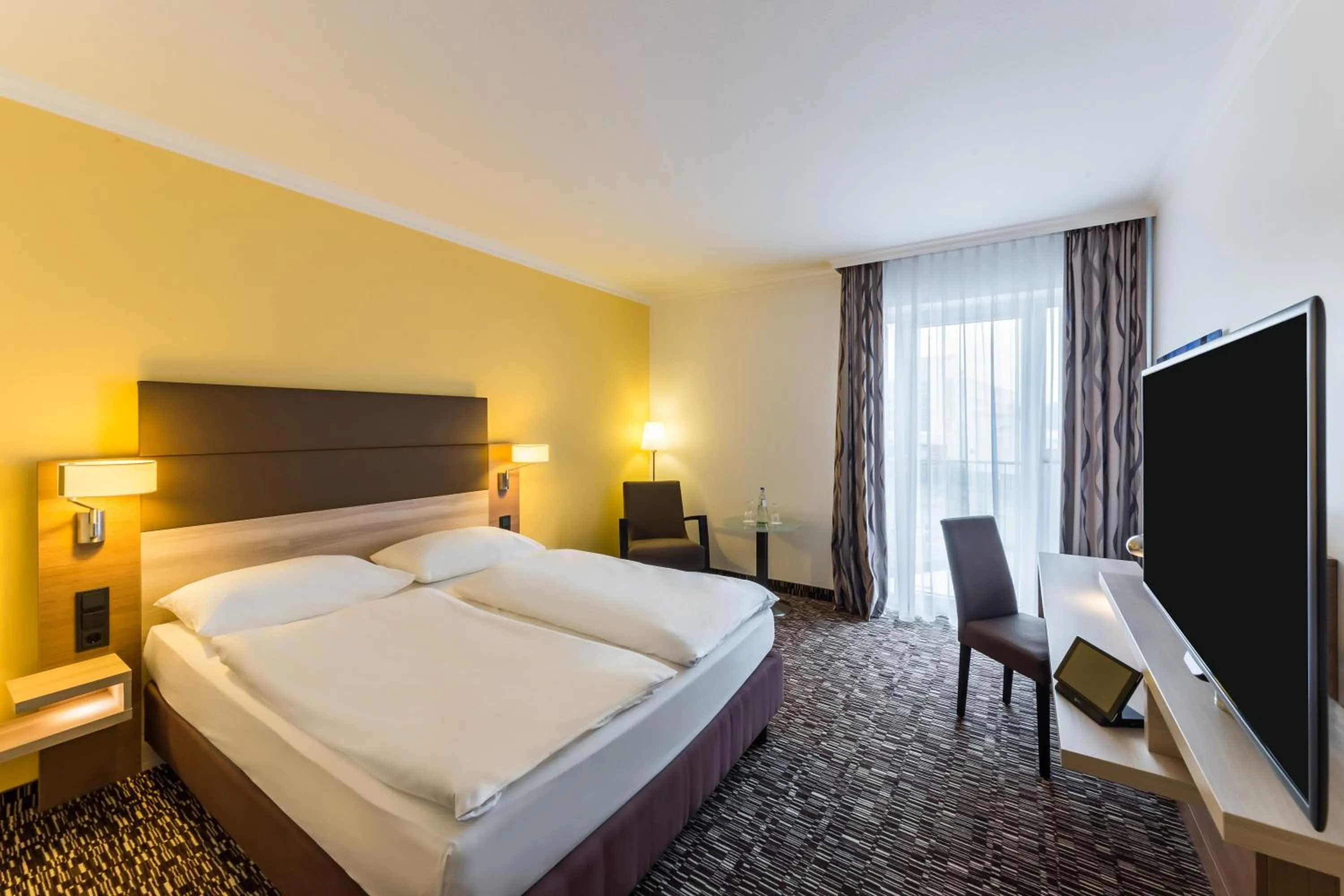 Photo of the whole room, Bed in Best Western Plus Hotel Koeln City