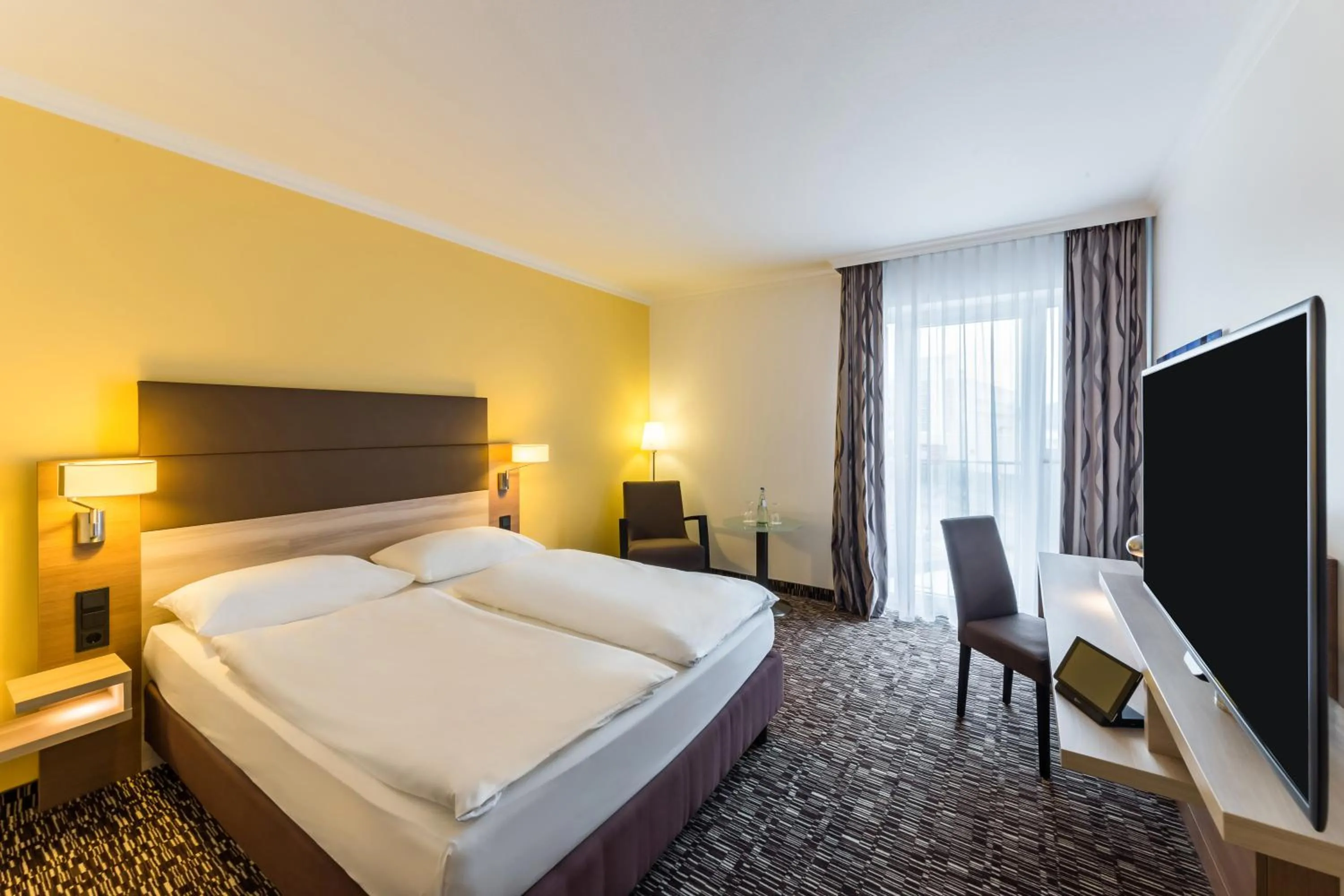Photo of the whole room, Bed in Best Western Plus Hotel Koeln City