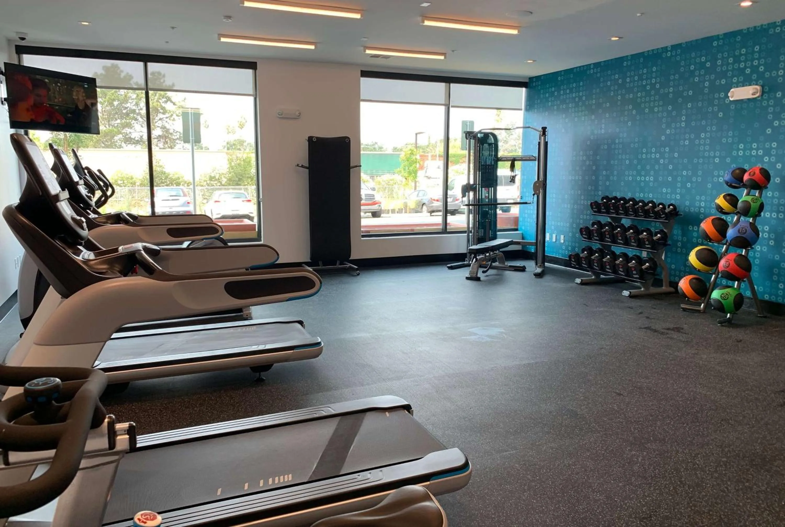 Fitness centre/facilities in La Quinta Inn & Suites by Wyndham Santa Rosa Sonoma