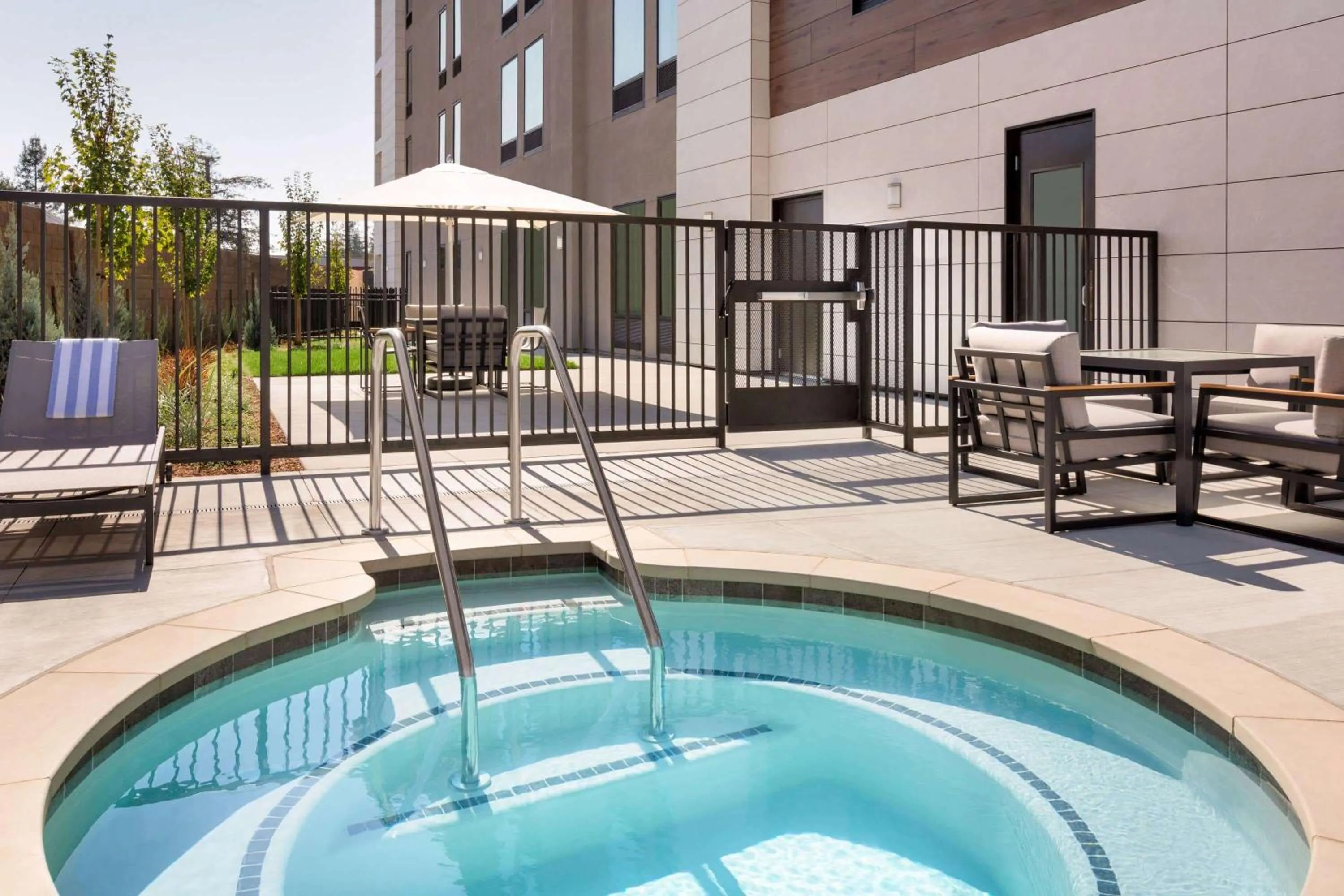 Massage in La Quinta Inn & Suites by Wyndham Santa Rosa Sonoma