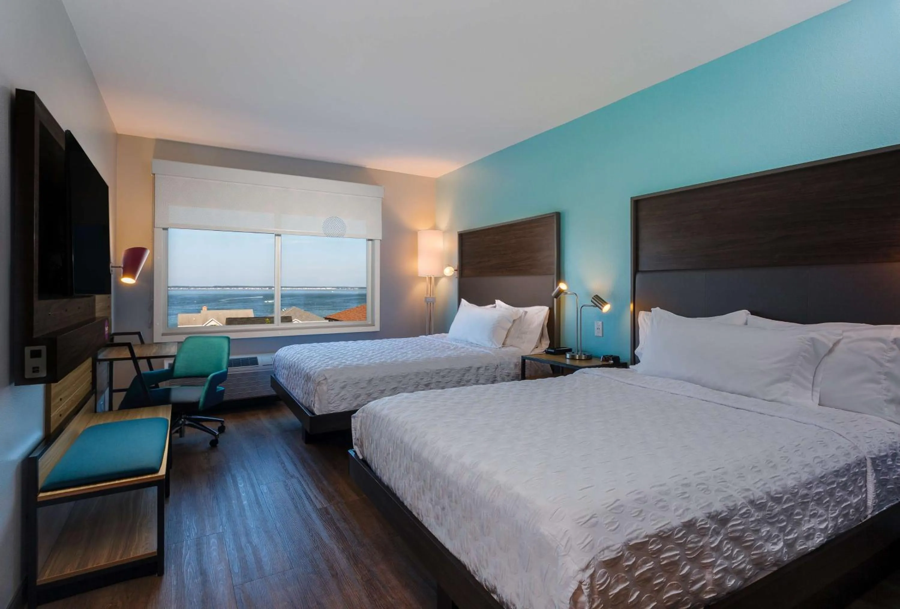 Photo of the whole room, Bed in Tru By Hilton Ocean City Bayside, Md