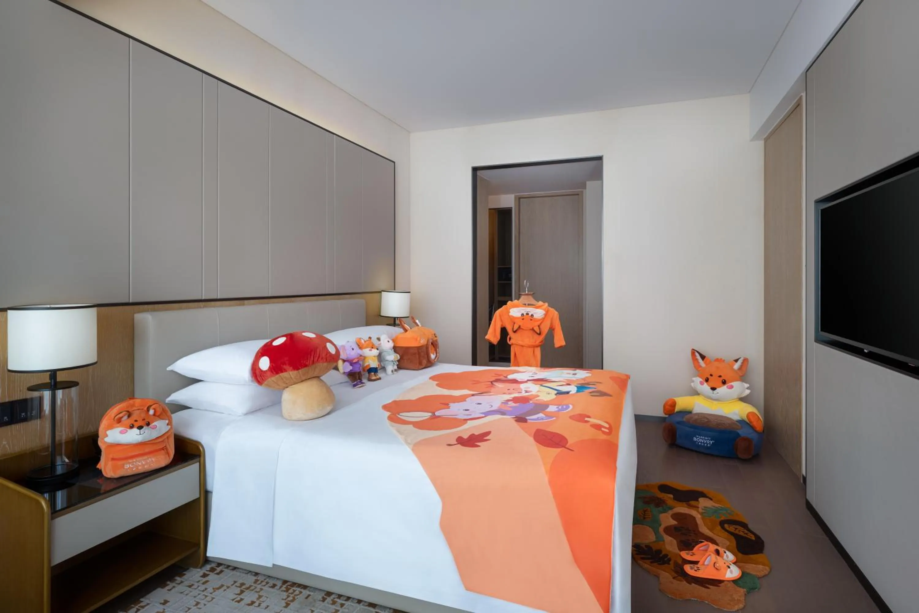 Entertainment, Bed in Marriott Executive Apartments Chongqing