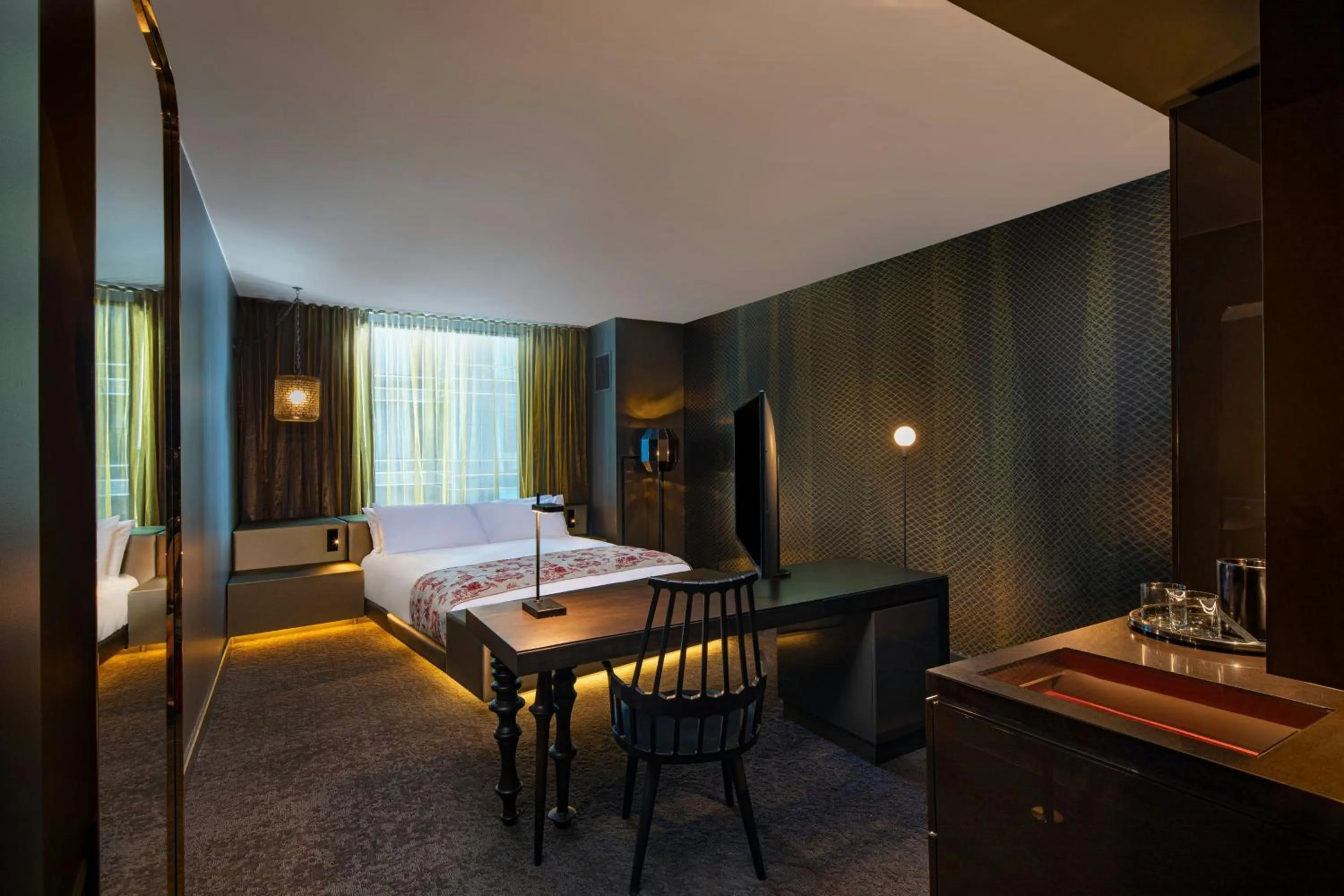 Photo of the whole room, Bed in W Philadelphia