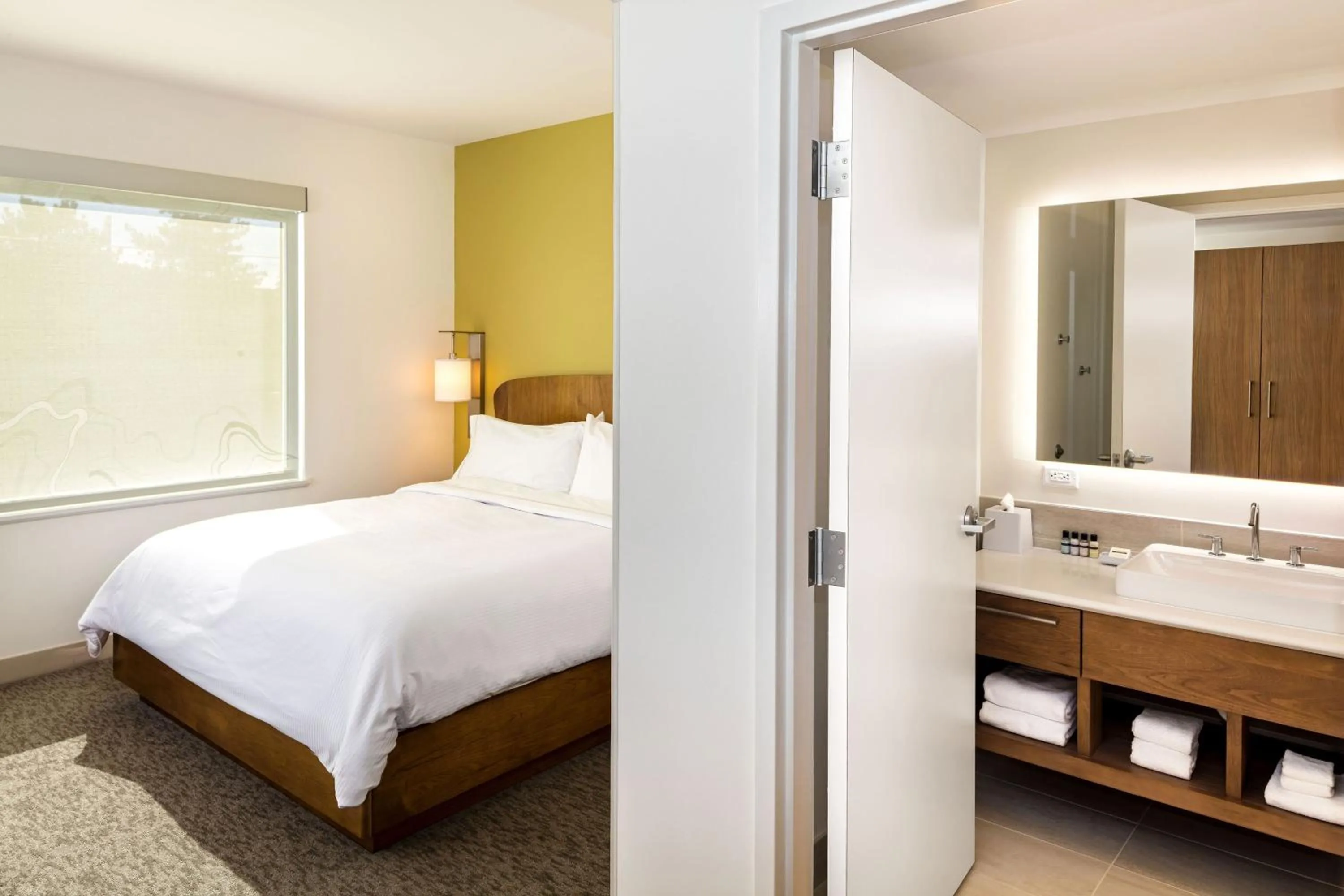 Photo of the whole room, Bed in Element Bend