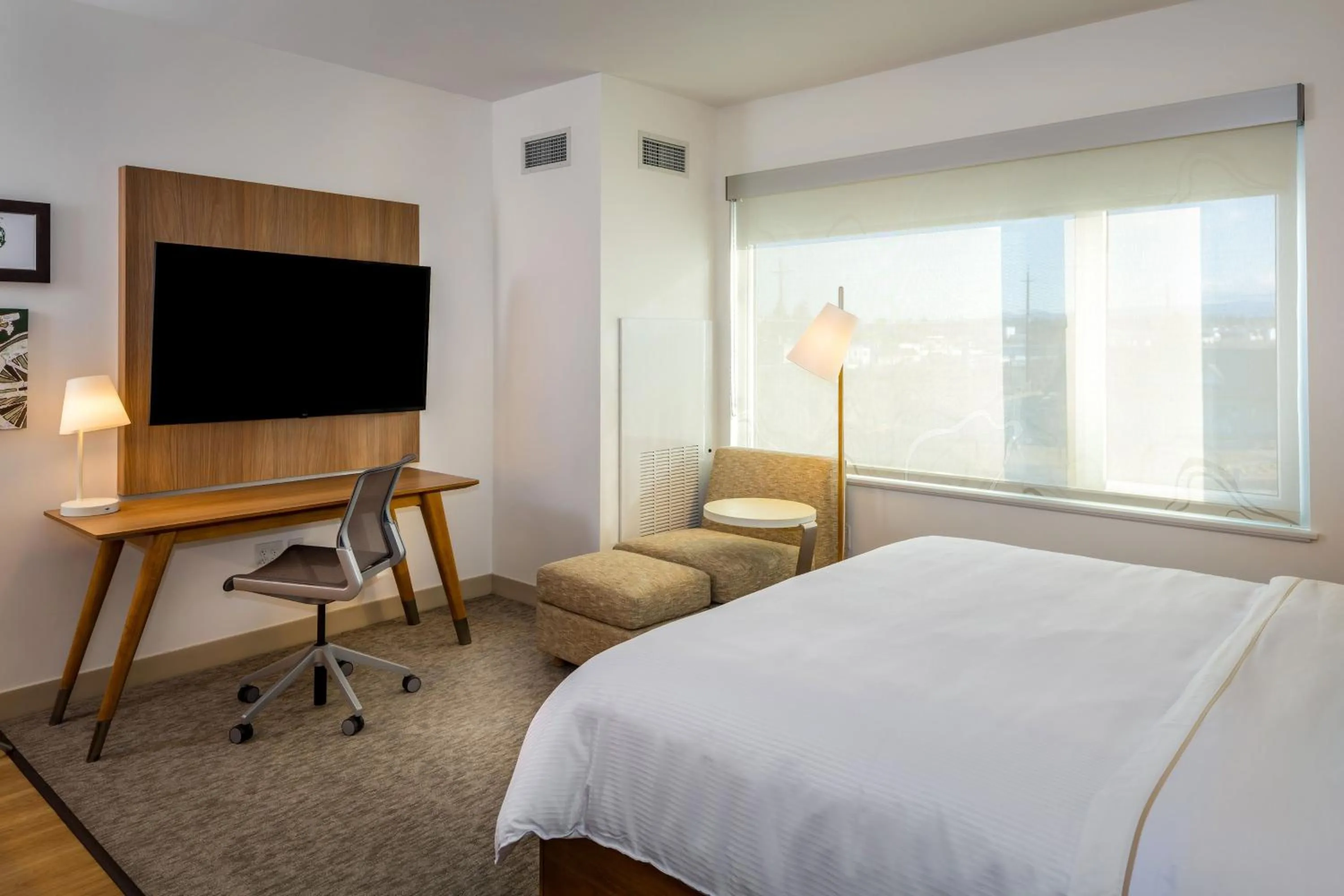 Photo of the whole room, Bed in Element Bend