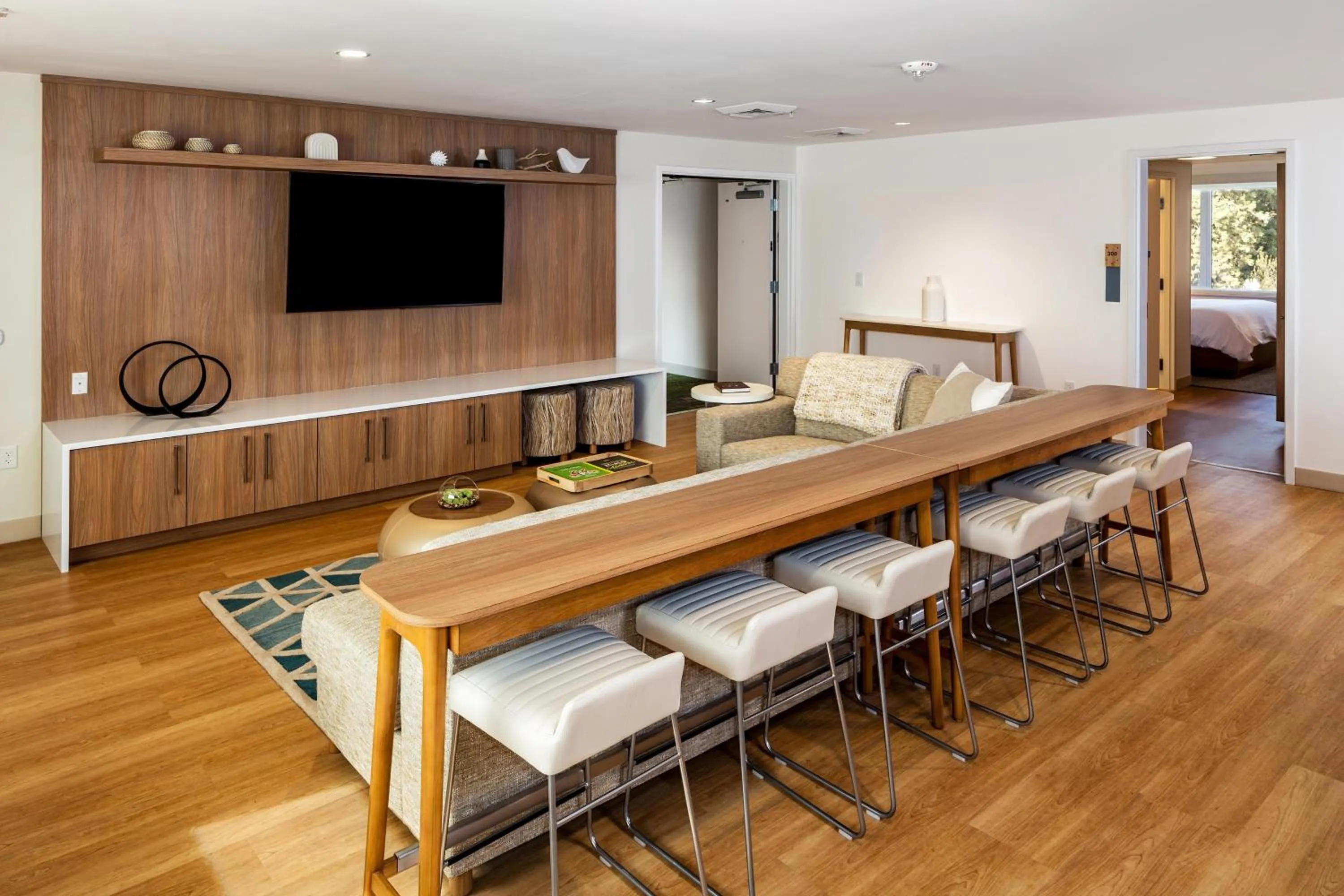 Photo of the whole room in Element Bend