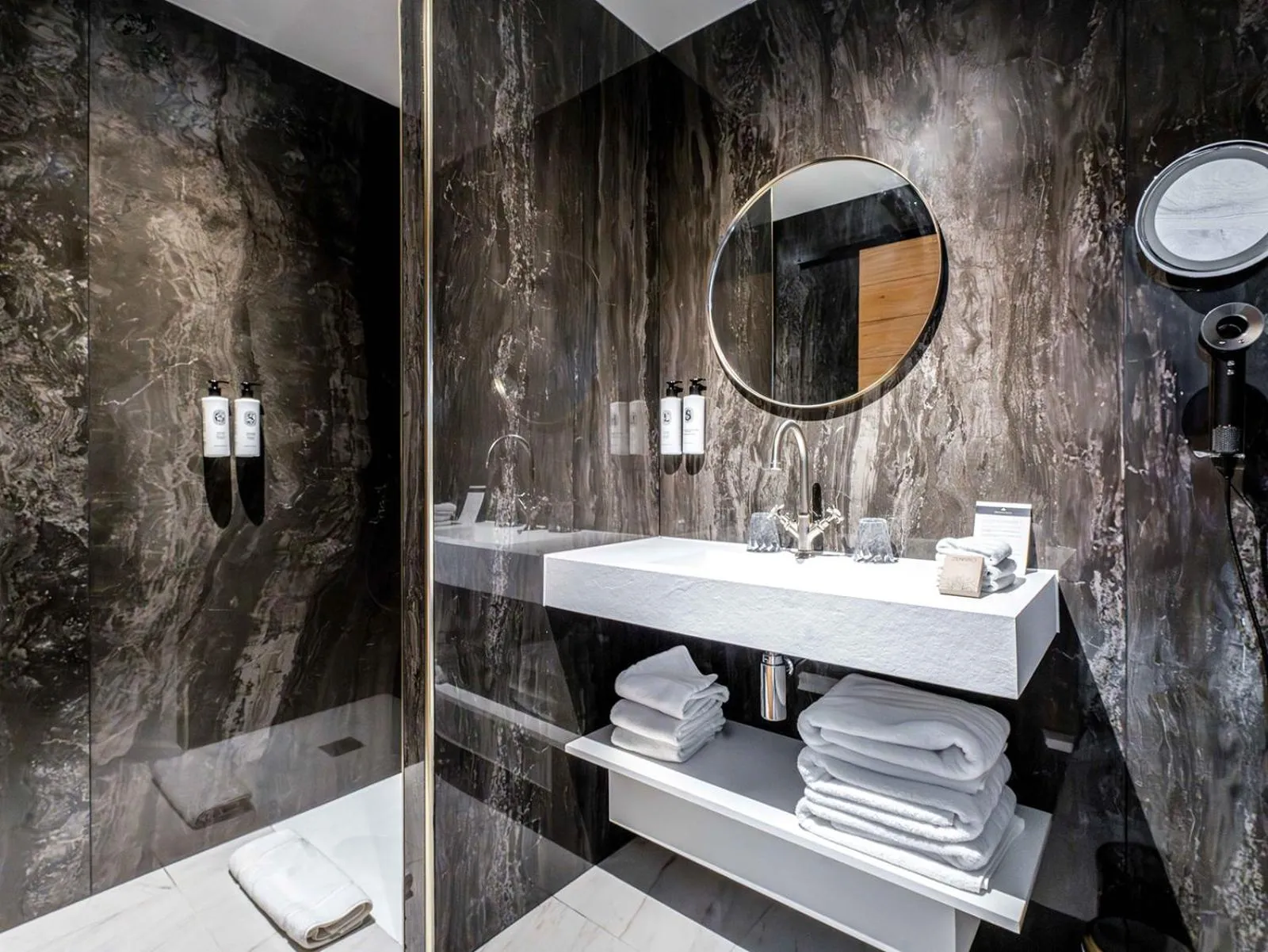 Bathroom in Hôtel Le Diamond Rock