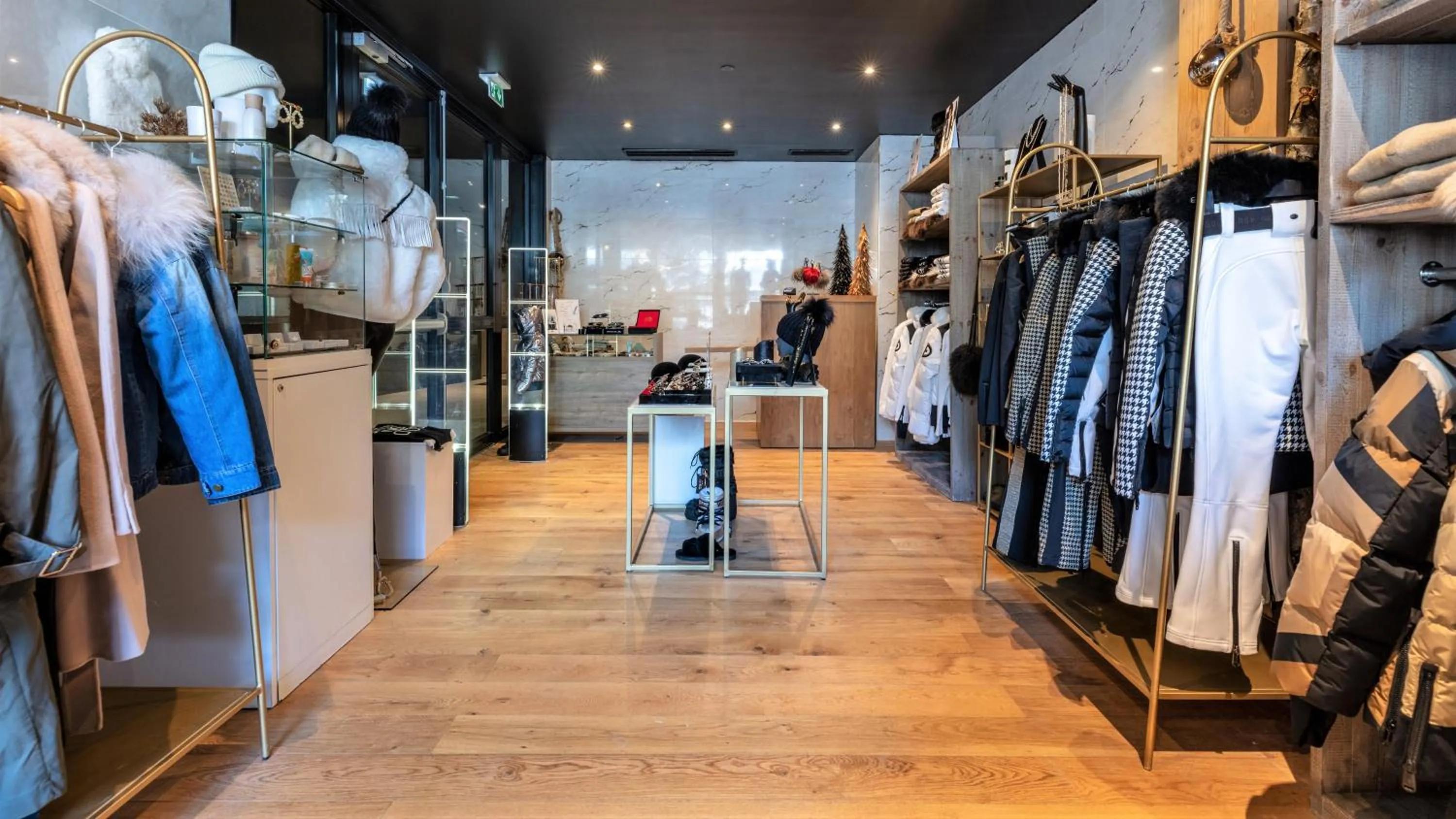 On-site shops in Hôtel Le Diamond Rock