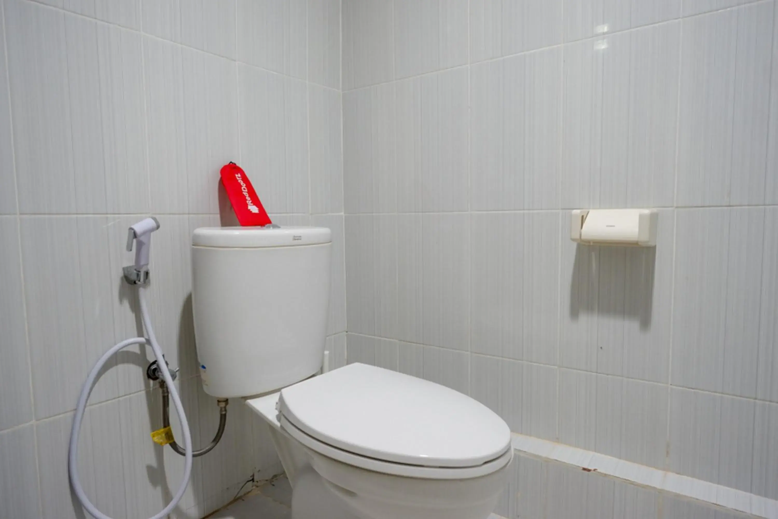 Superior Double Room in RedDoorz near Lippo Plaza Buton Superior Double Room in RedDoorz near Lippo Plaza Buton