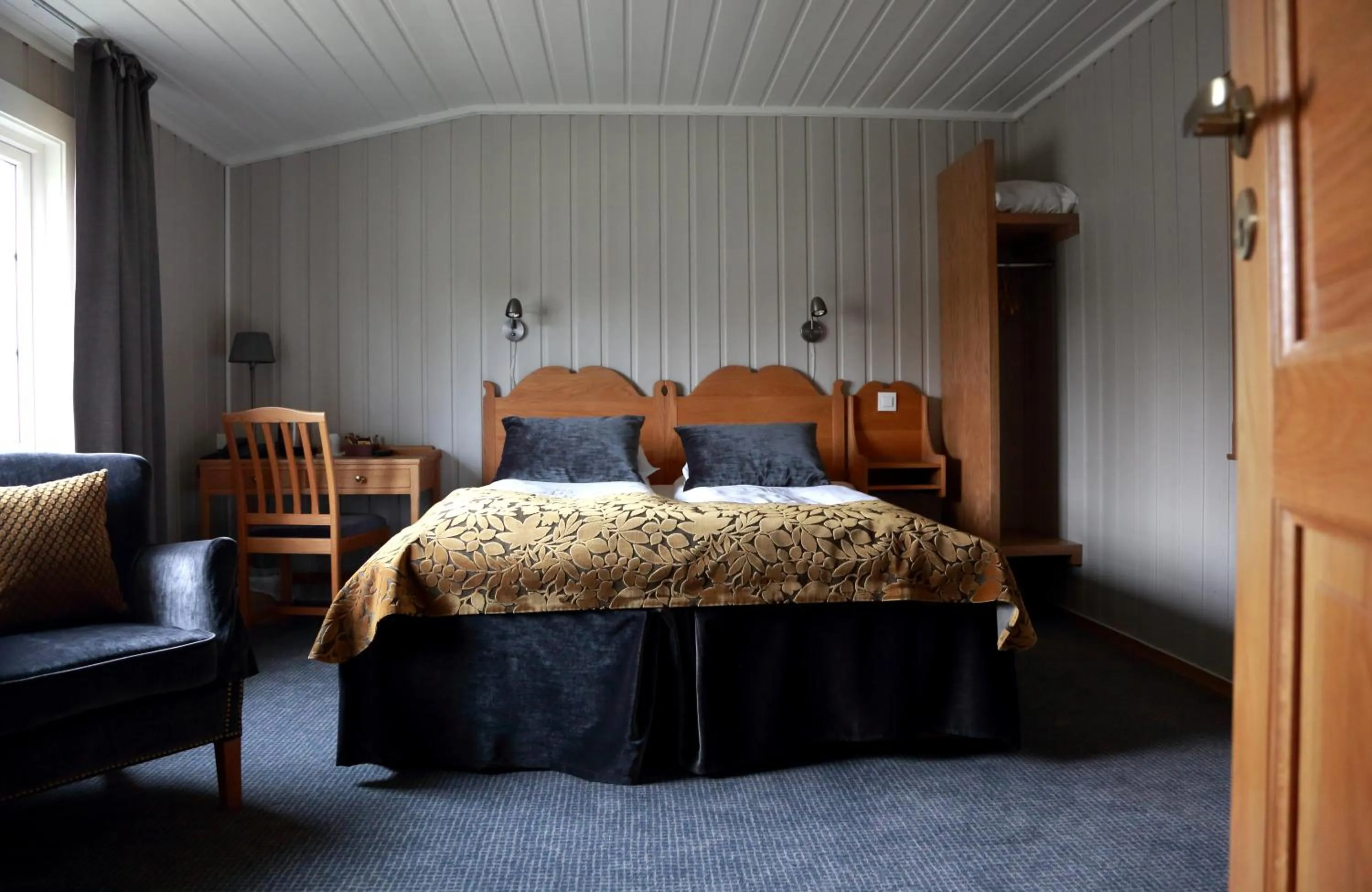 Bed in Sanner Hotell