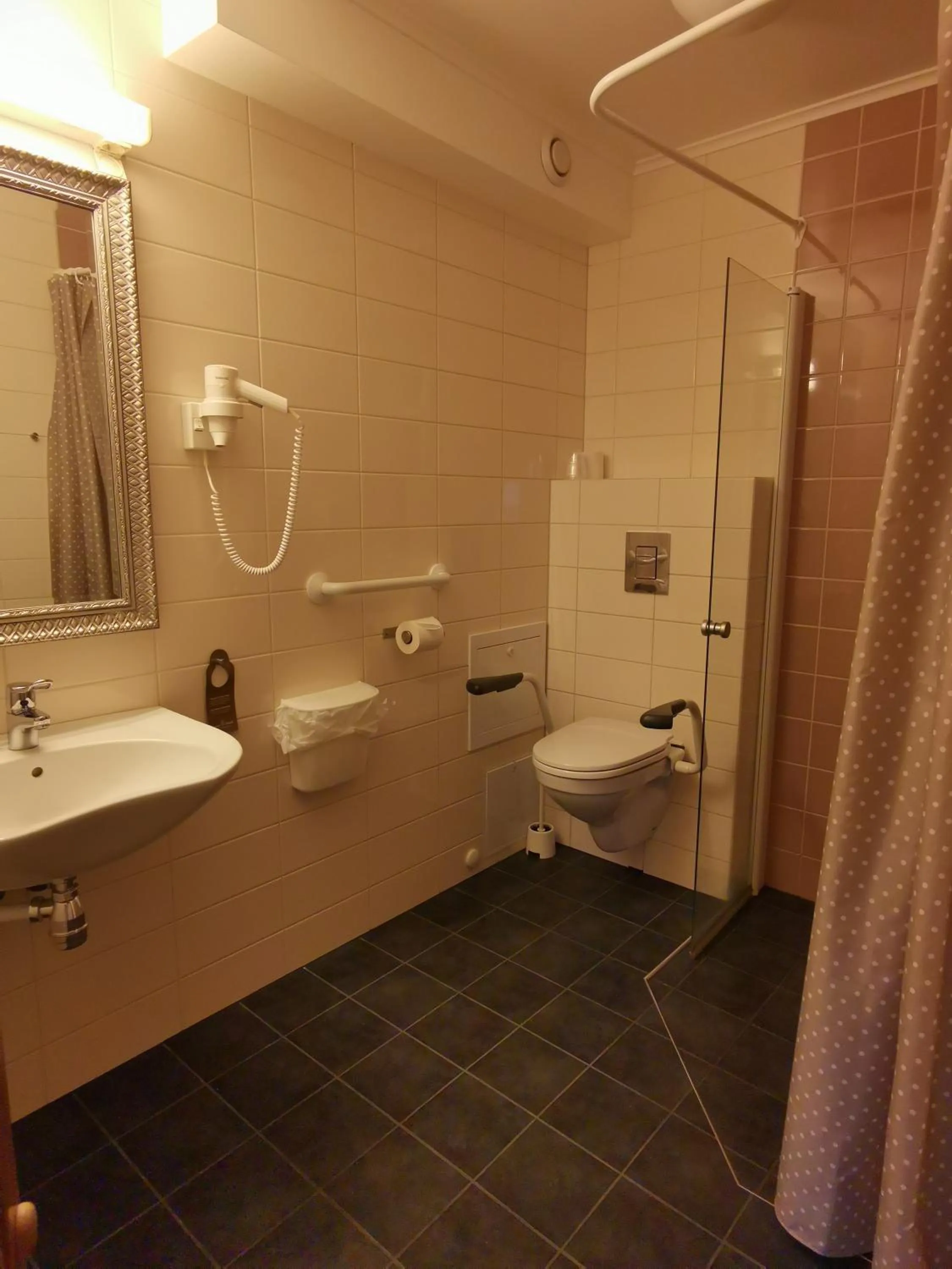 Shower in Sanner Hotell