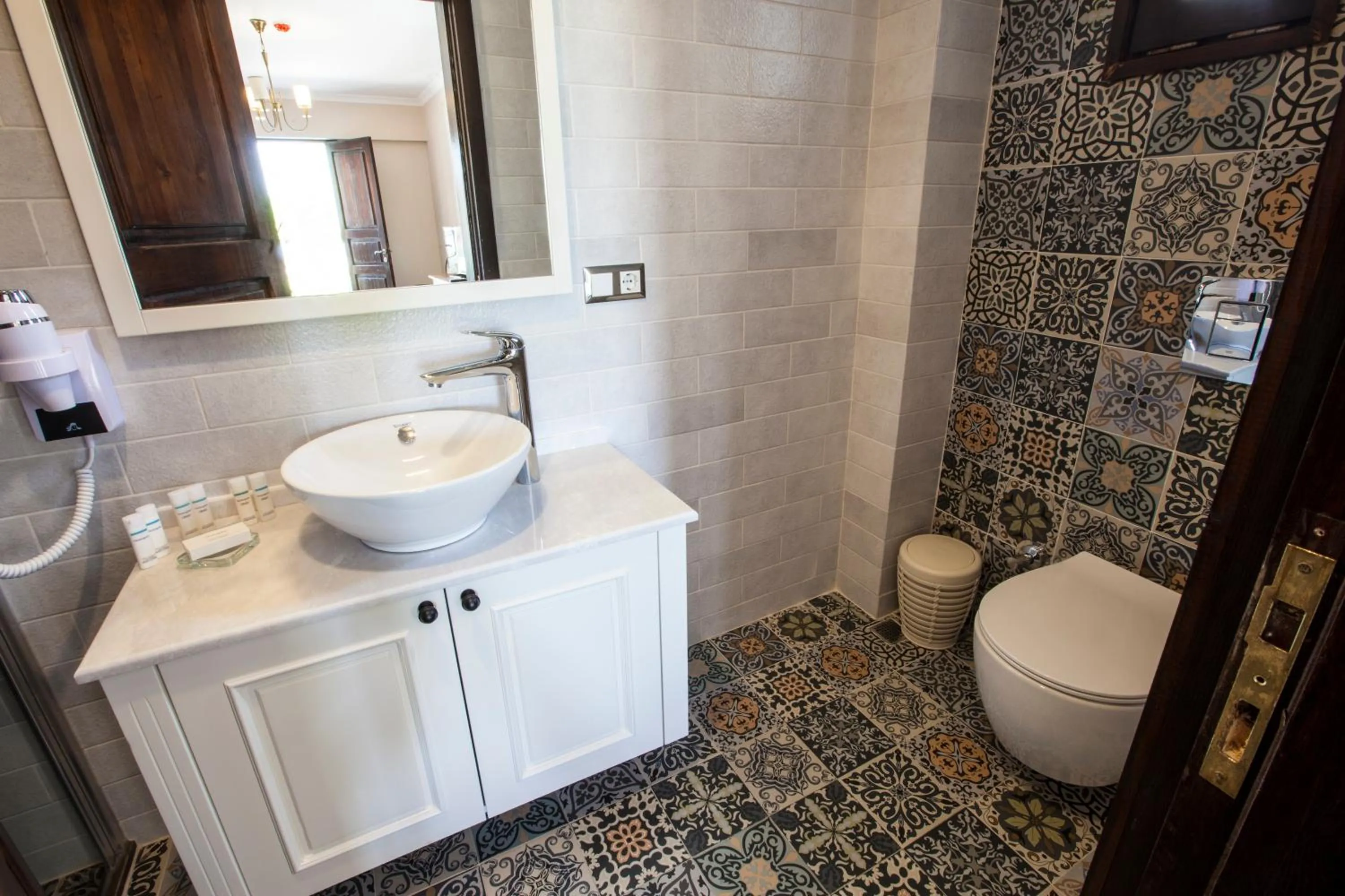 Shower in Livia Garden Hotel