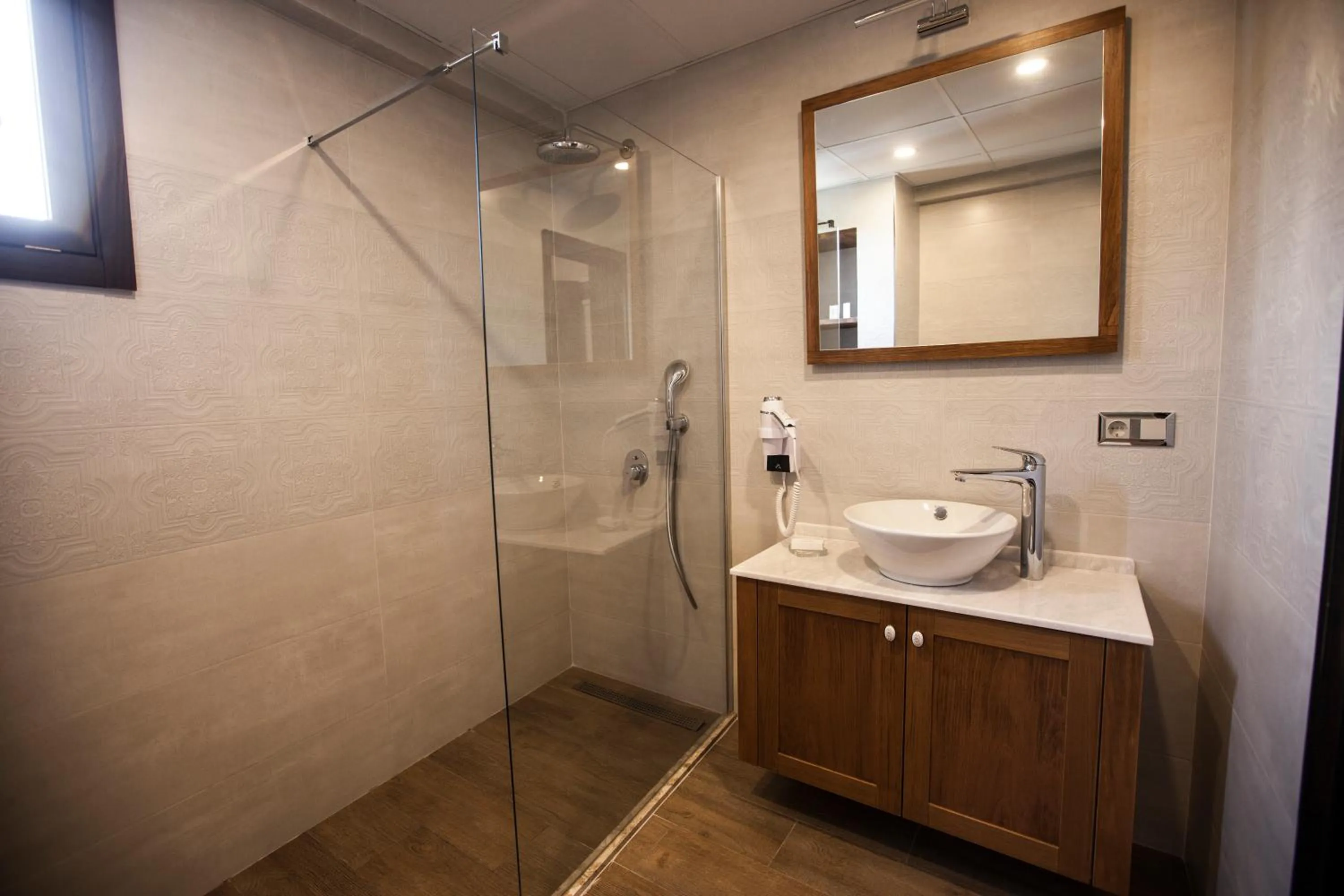 Shower in Livia Garden Hotel