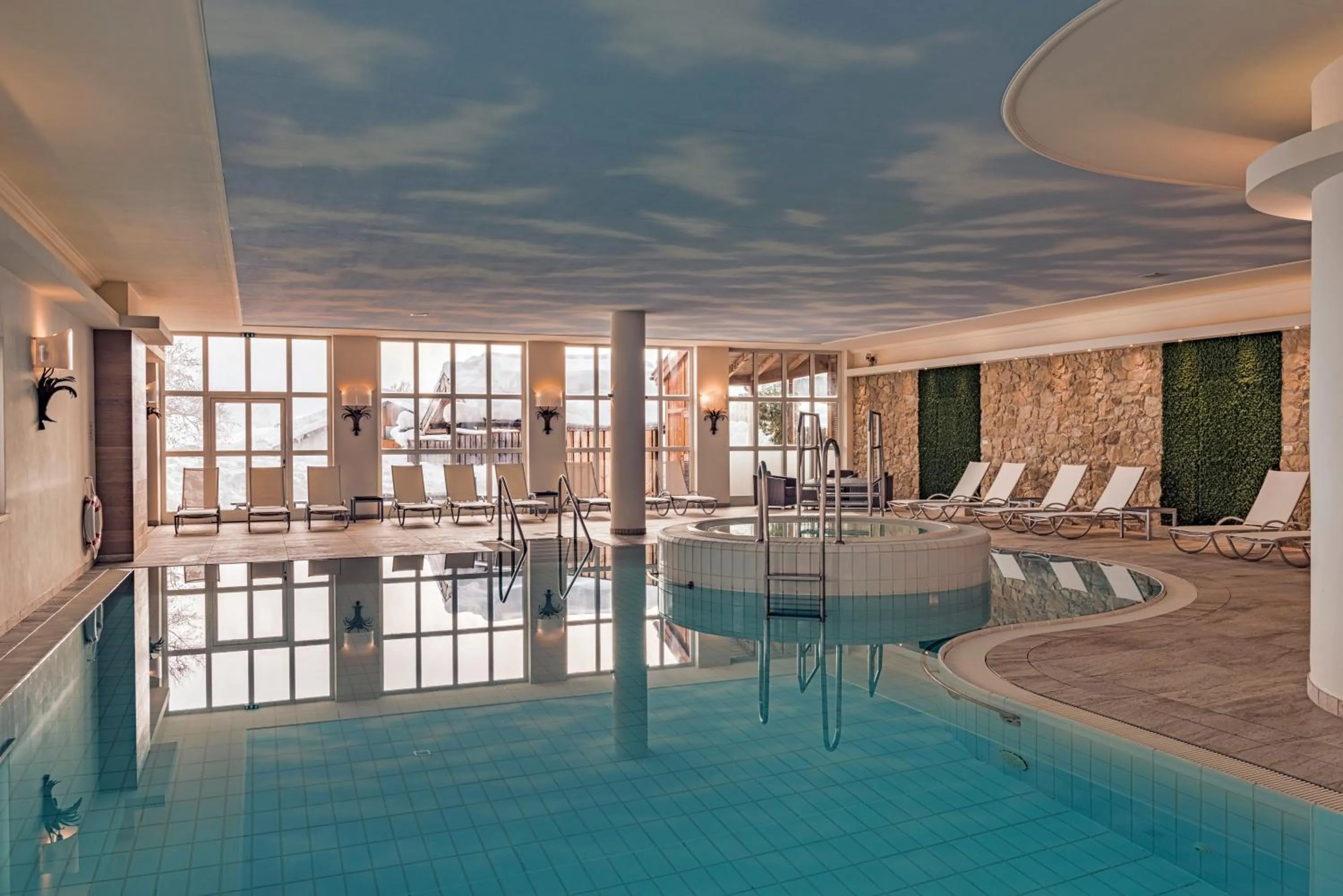 Swimming pool in Hotel Unterwirt