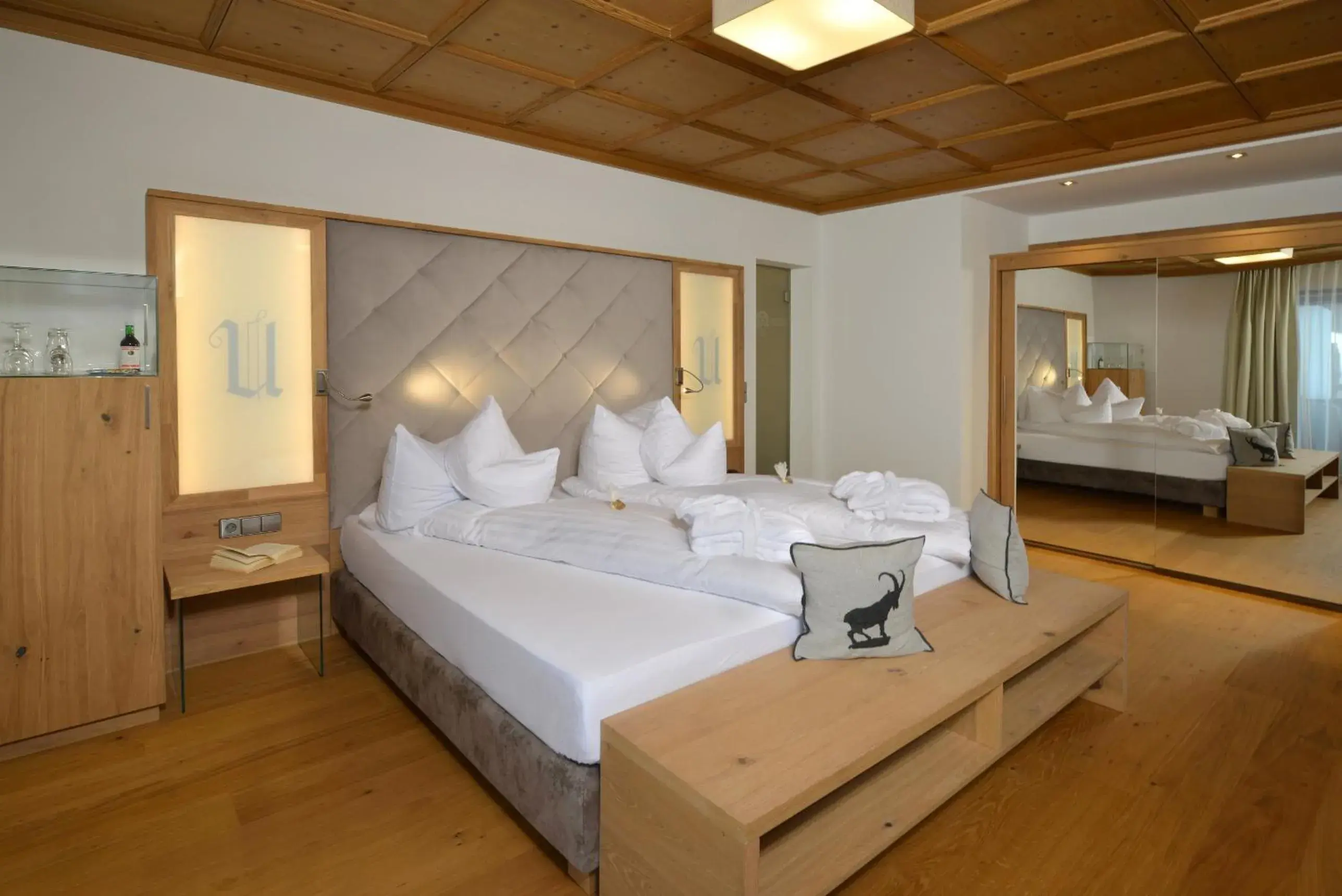 Superior Double Room in Hotel Unterwirt Superior Double Room in Hotel Unterwirt