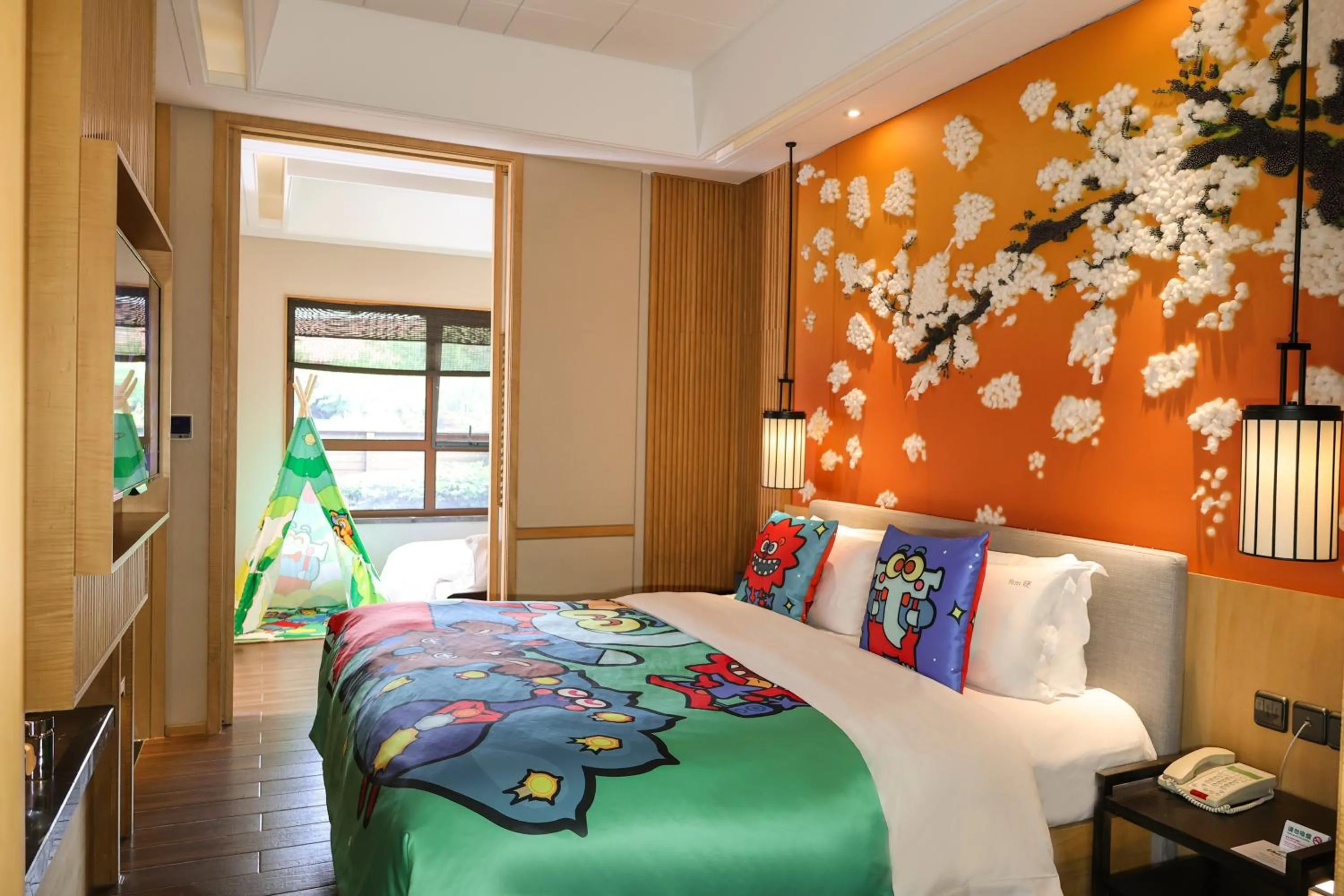 Property building, Bed in Holiday Inn Dalian Hot Spring by IHG