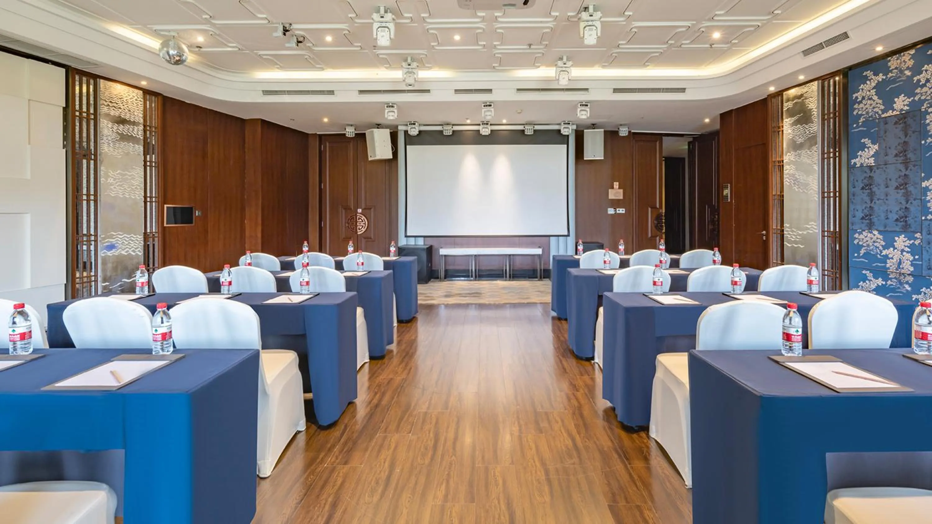Meeting/conference room in Holiday Inn Dalian Hot Spring by IHG