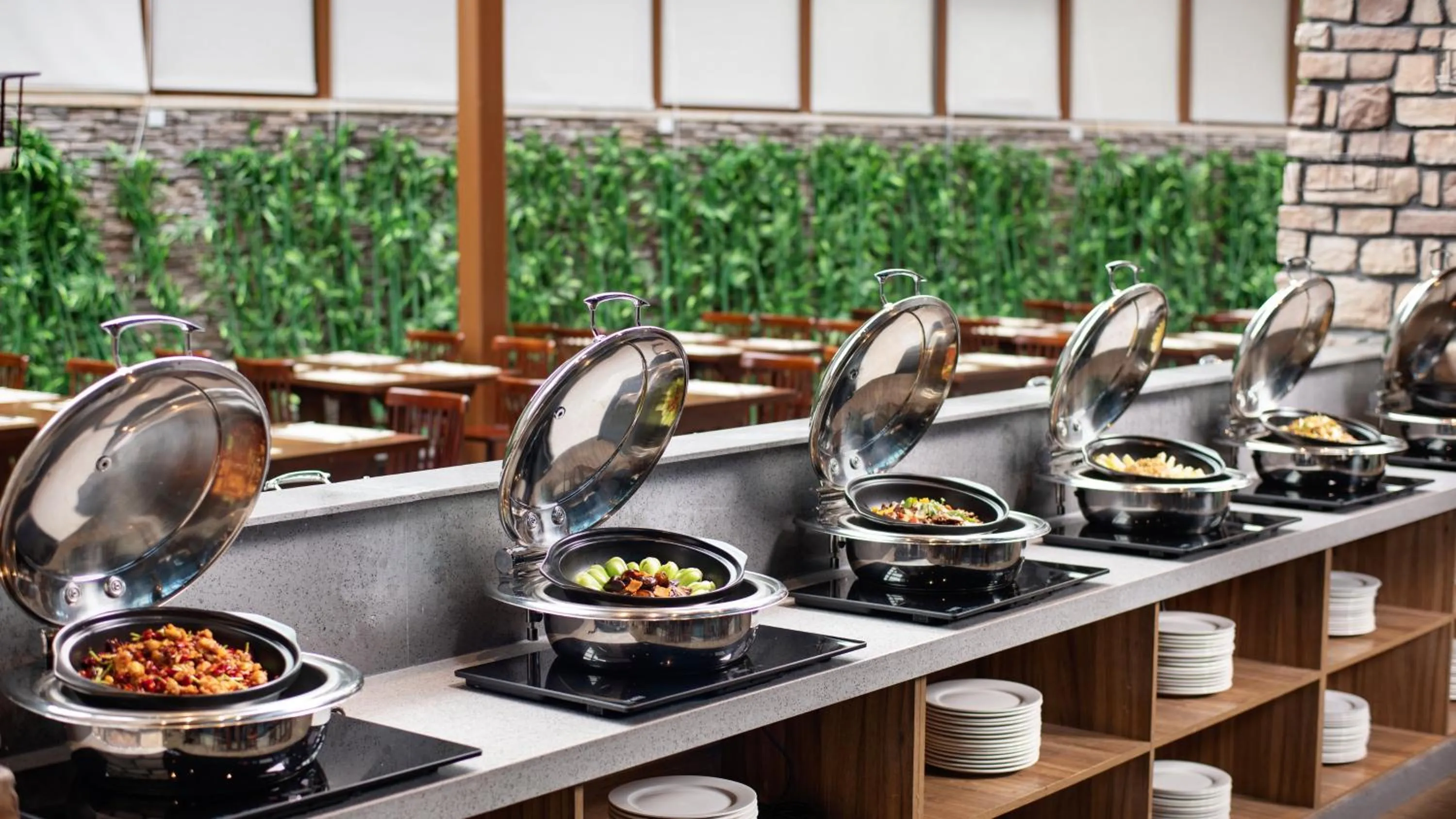 Restaurant/places to eat in Holiday Inn Dalian Hot Spring by IHG